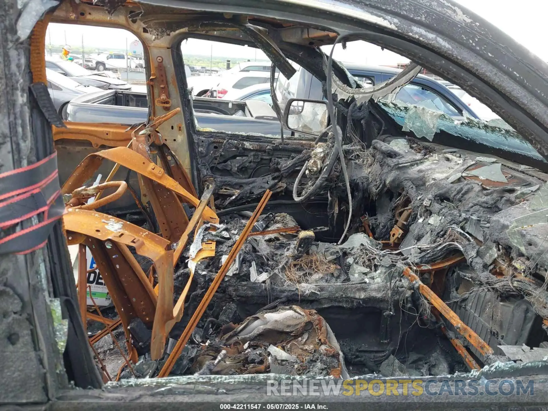 5 Photograph of a damaged car 1C6SRFU94PN509443 RAM 1500 2023