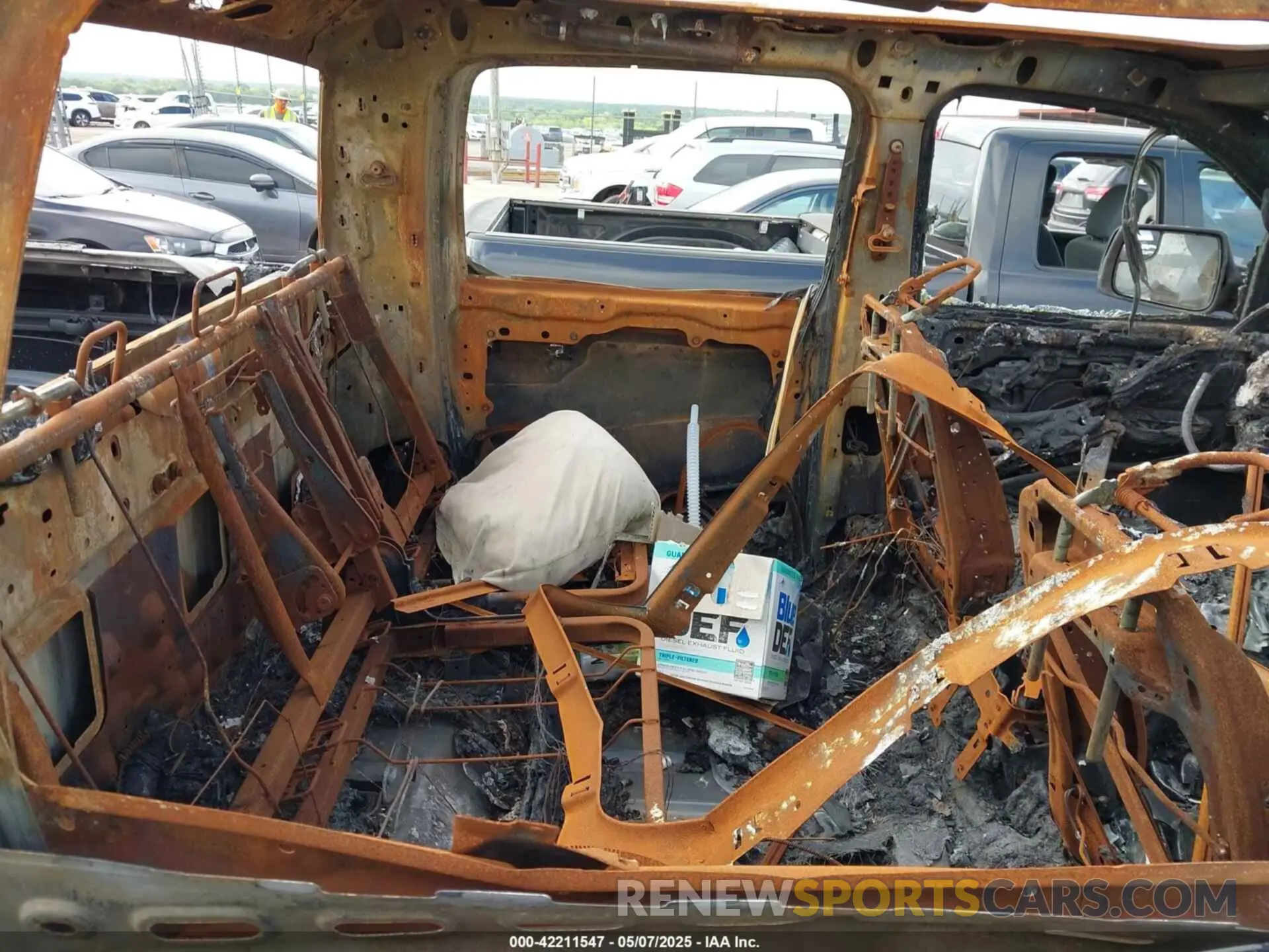 8 Photograph of a damaged car 1C6SRFU94PN509443 RAM 1500 2023