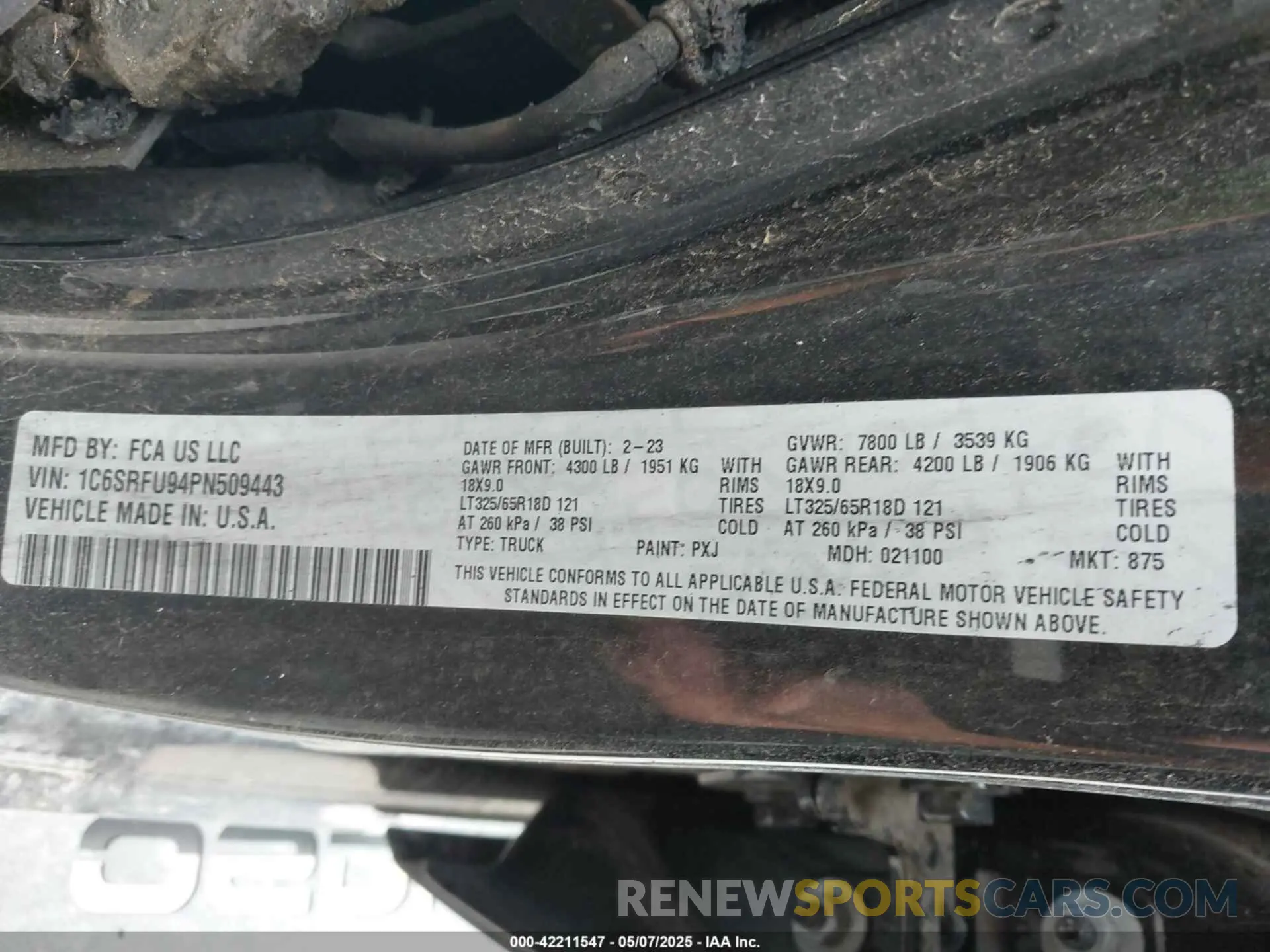 9 Photograph of a damaged car 1C6SRFU94PN509443 RAM 1500 2023