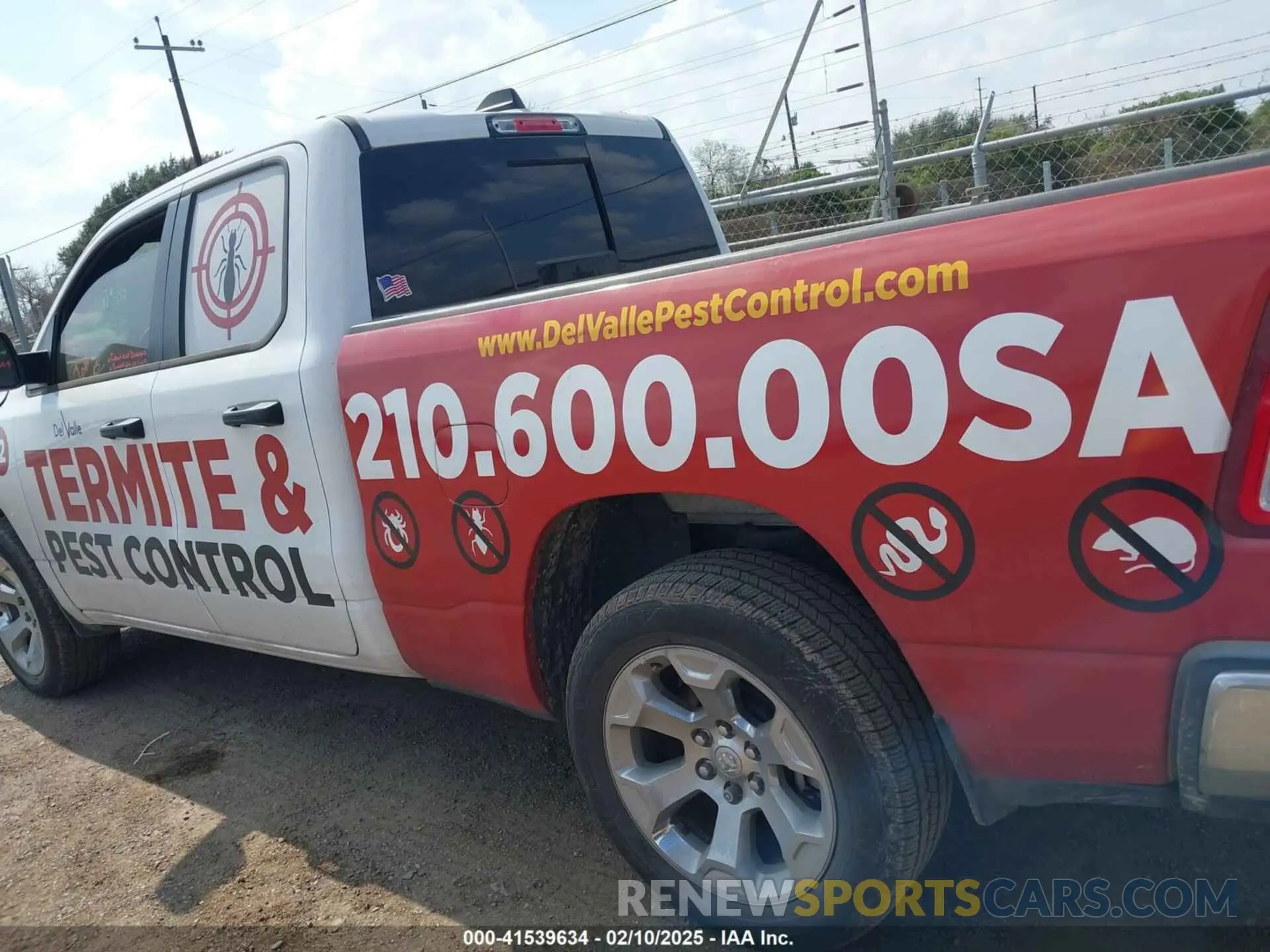 14 Photograph of a damaged car 1C6RREBG8RN122584 RAM 1500 2024