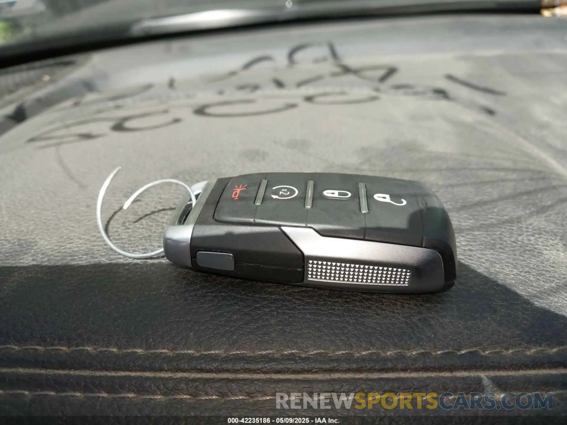 11 Фотография поврежденного автомобиля 1C6RREJT0RN218708 RAM 1500 2024