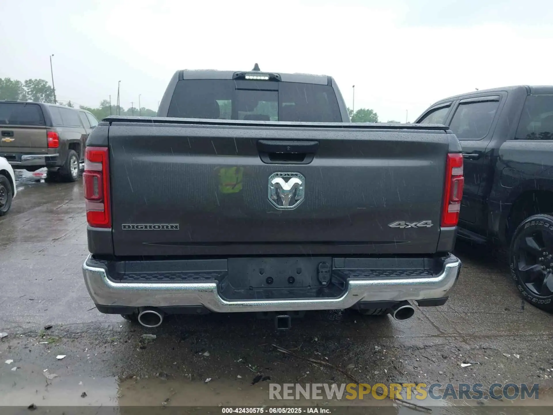 16 Photograph of a damaged car 1C6SRFFT8RN165305 RAM 1500 2024