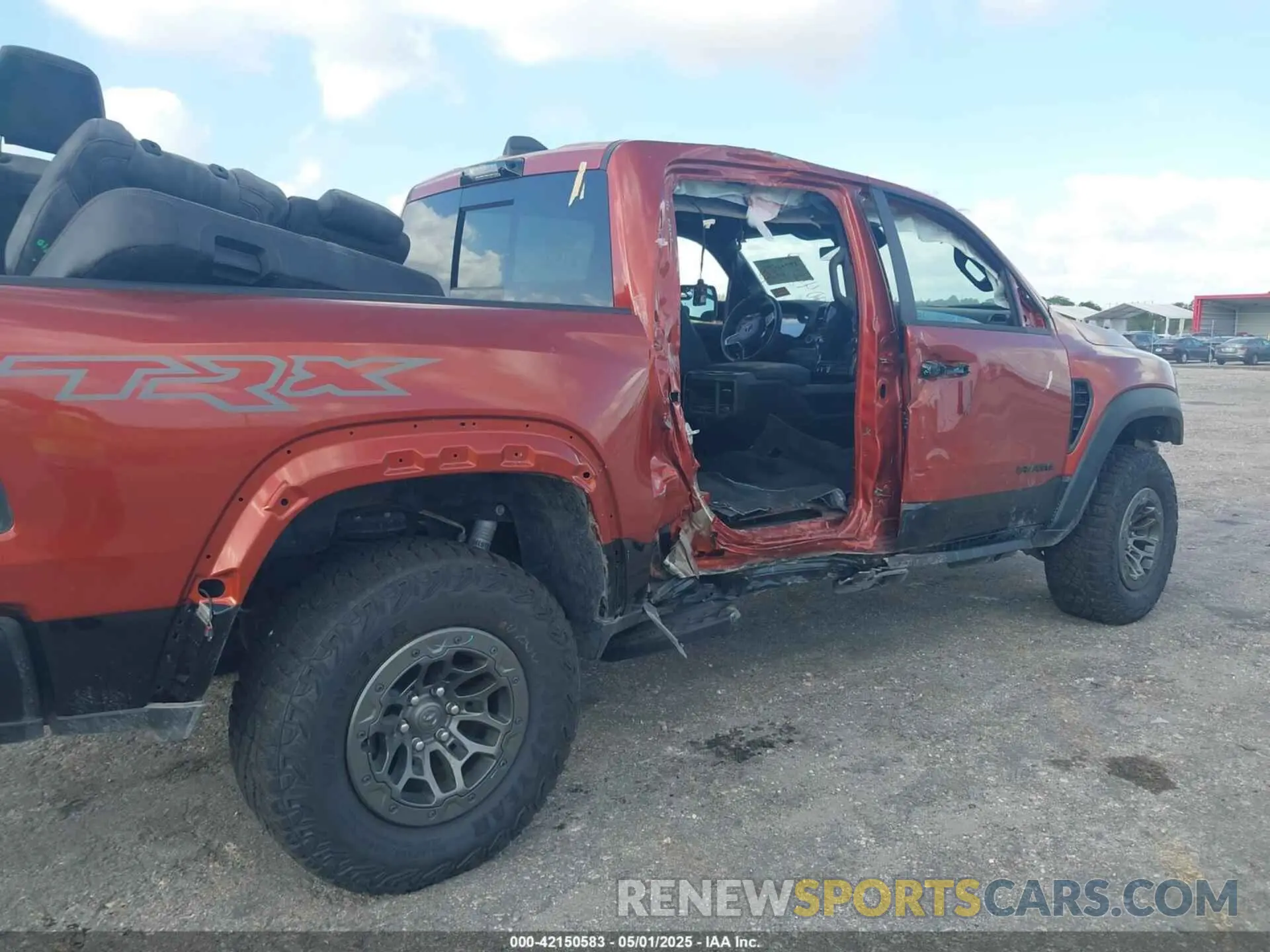 19 Photograph of a damaged car 1C6SRFU98RN223288 RAM 1500 2024