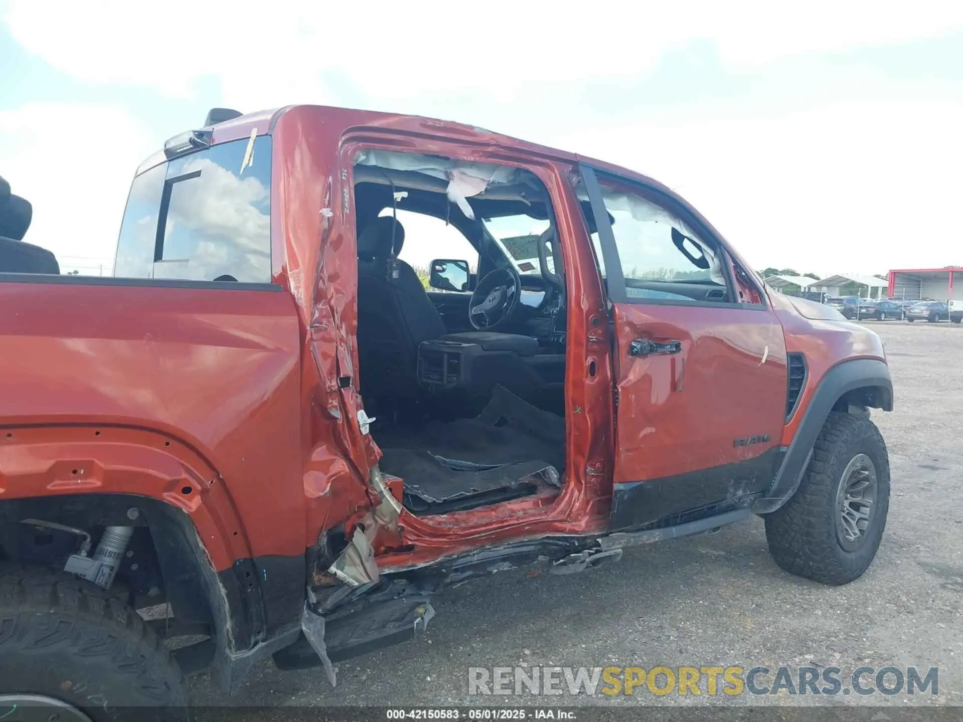6 Photograph of a damaged car 1C6SRFU98RN223288 RAM 1500 2024