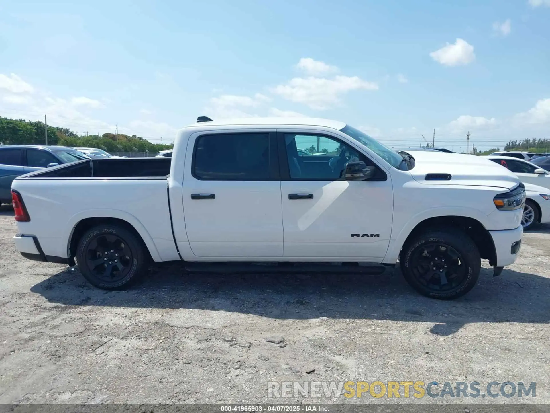 12 Photograph of a damaged car 1C6RREFG6SN534289 RAM 1500 2025
