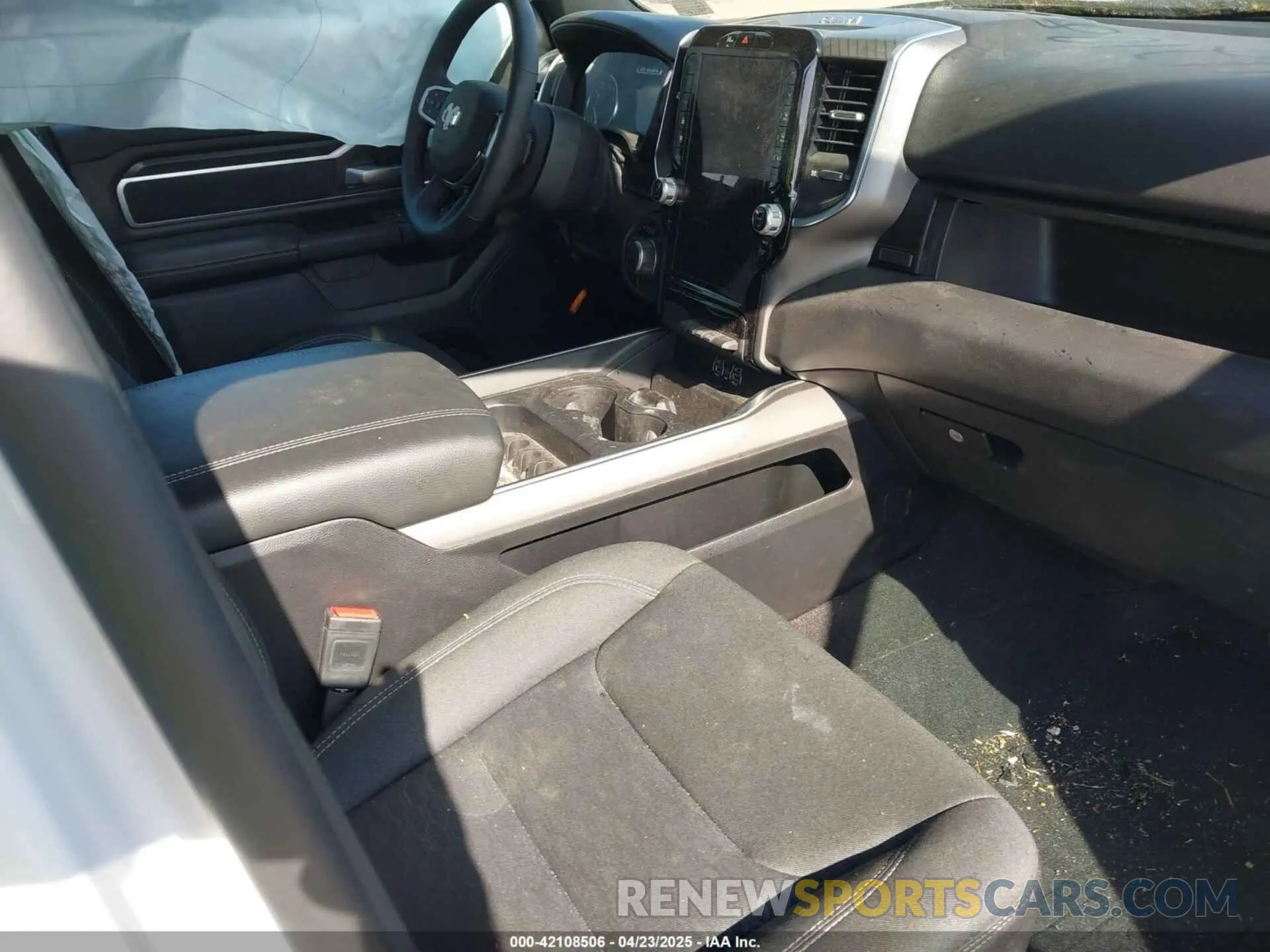 5 Photograph of a damaged car 1C6RRFFG1SN538059 RAM 1500 2025