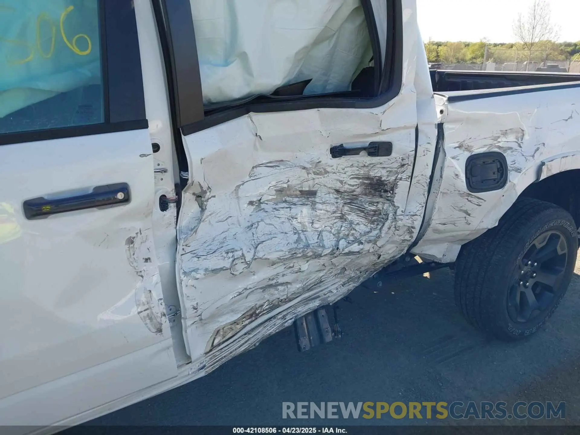 6 Photograph of a damaged car 1C6RRFFG1SN538059 RAM 1500 2025