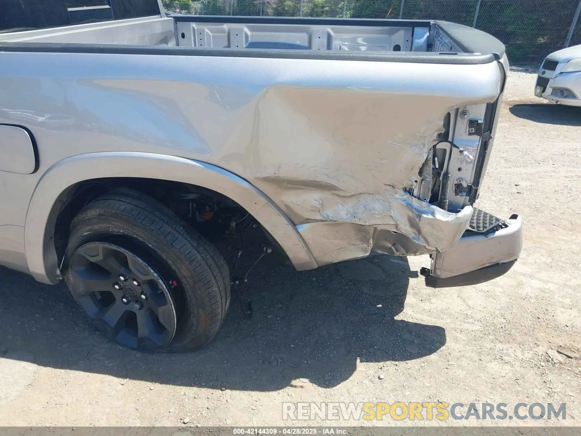6 Photograph of a damaged car 1C6RRFFG4SN502088 RAM 1500 2025