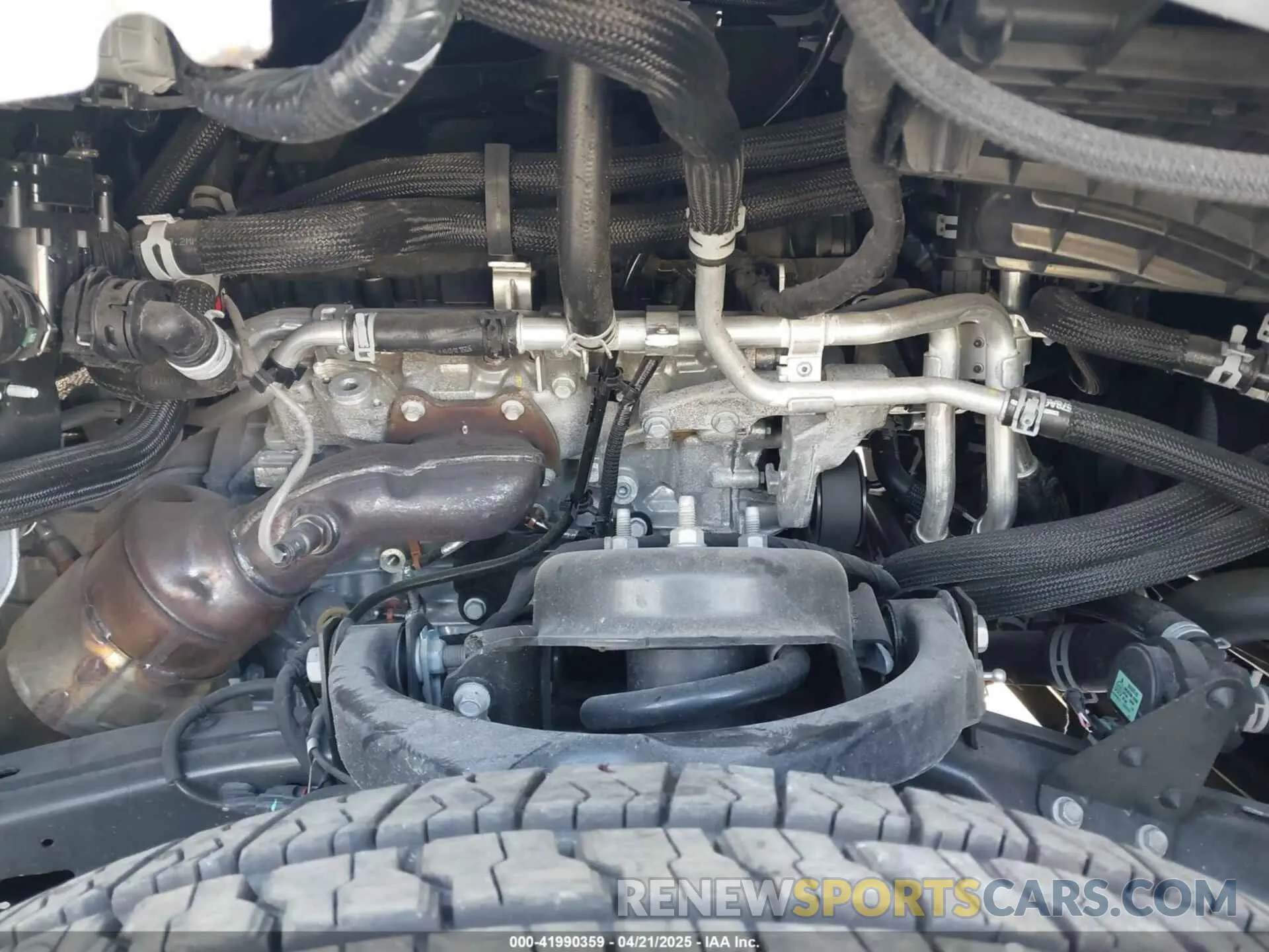 10 Photograph of a damaged car 1C6RRFFG5SN548576 RAM 1500 2025