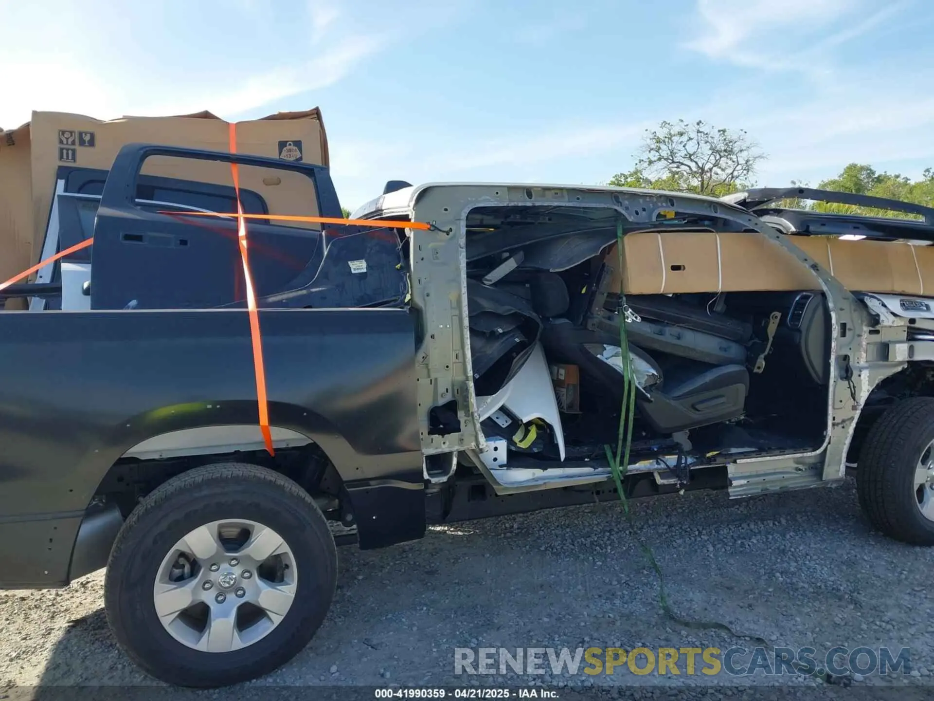 12 Photograph of a damaged car 1C6RRFFG5SN548576 RAM 1500 2025