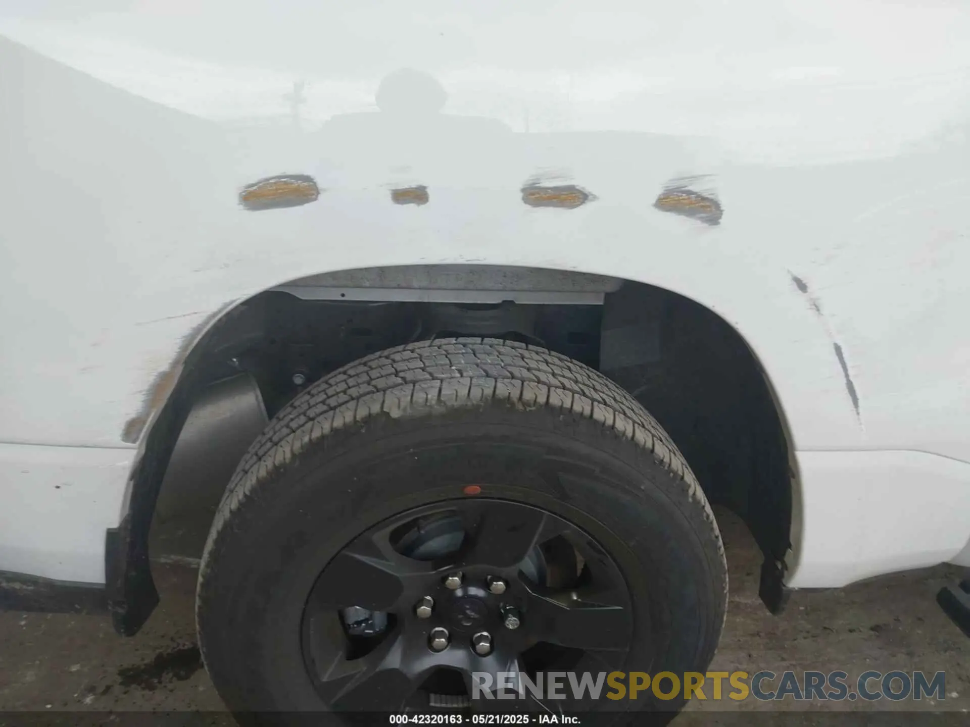19 Photograph of a damaged car 1C6RRFGG2SN666762 RAM 1500 2025