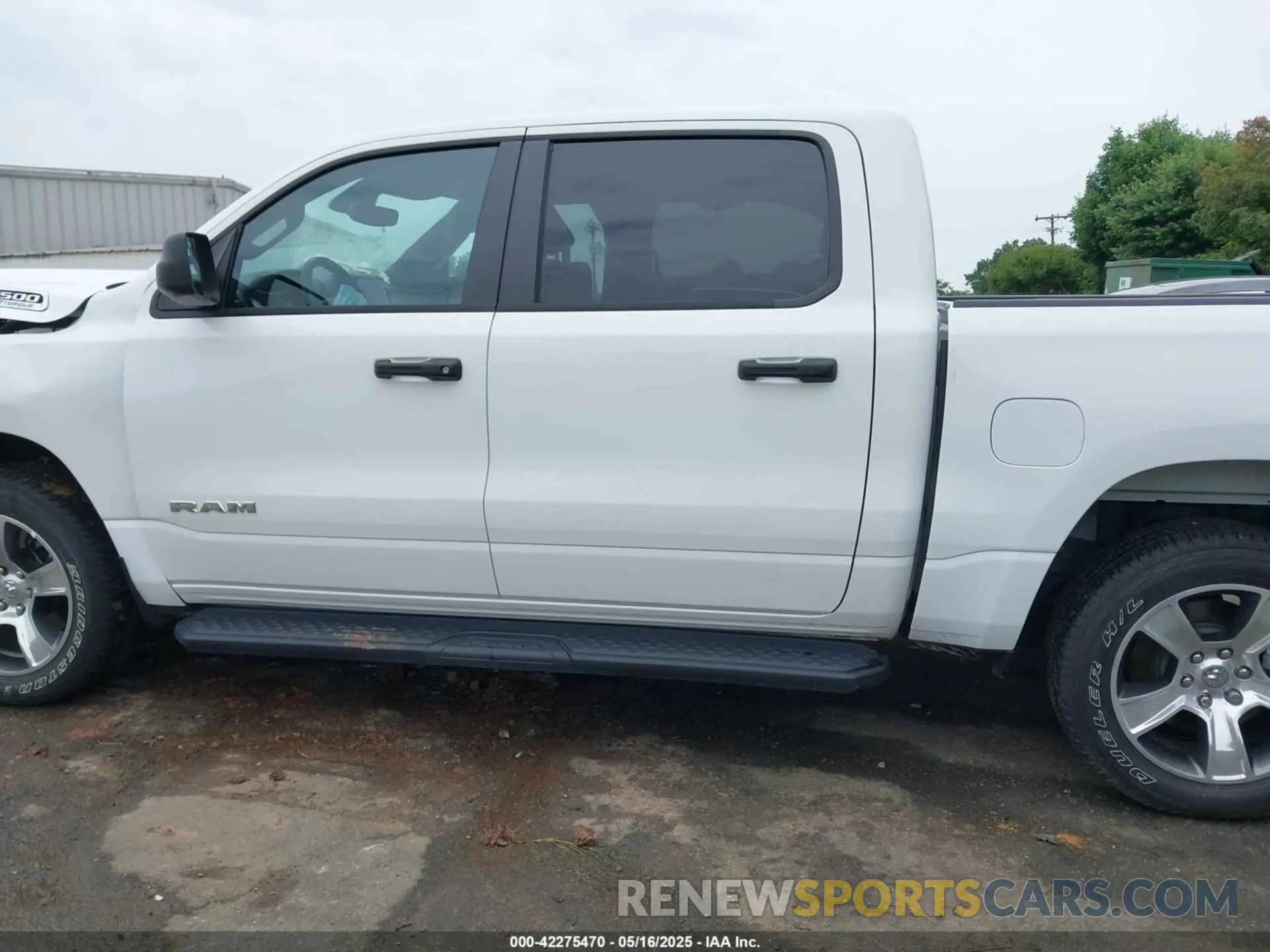 15 Photograph of a damaged car 1C6RRFGG7SN540803 RAM 1500 2025