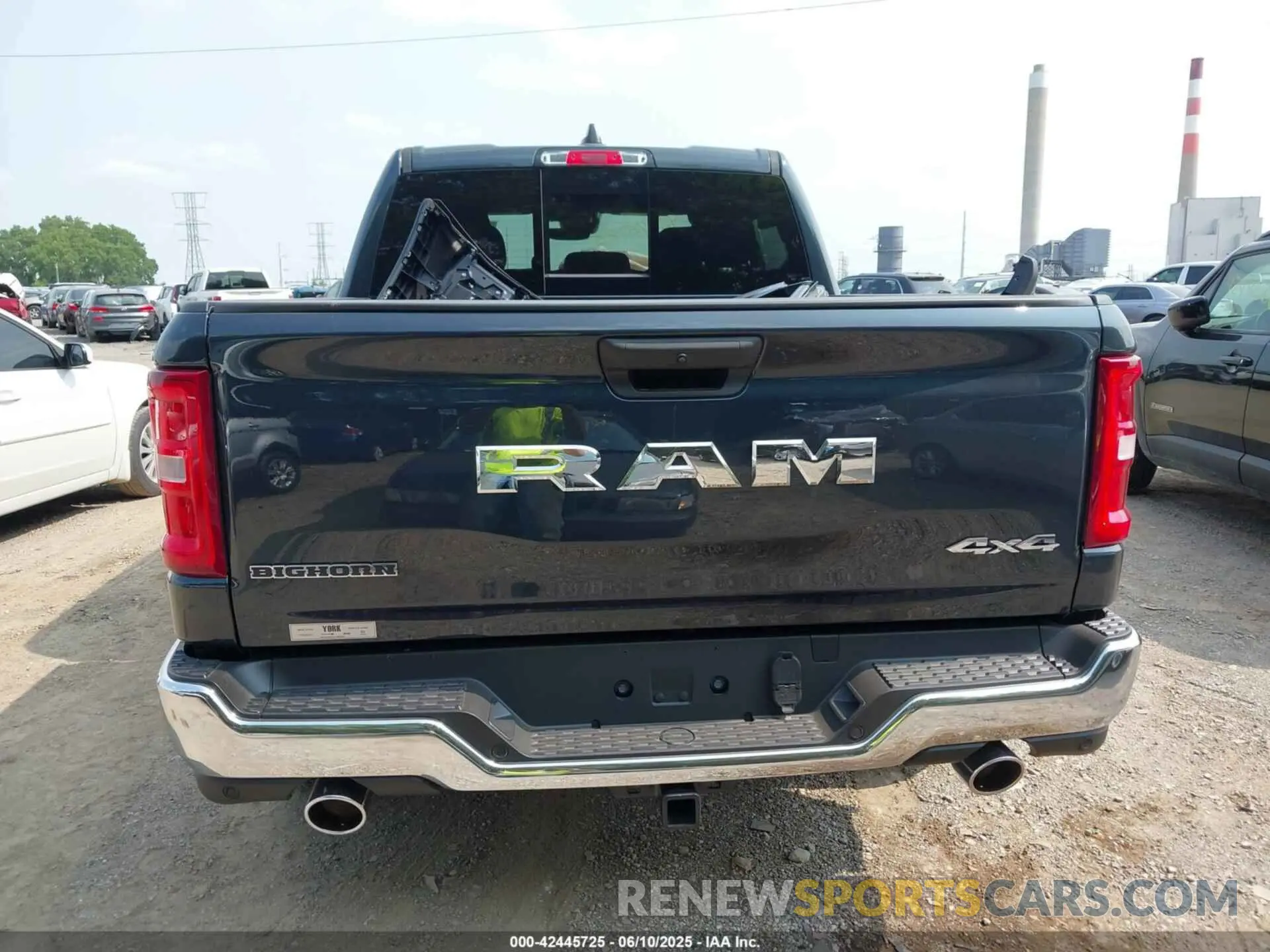 16 Photograph of a damaged car 1C6SRFFP2SN715400 RAM 1500 2025