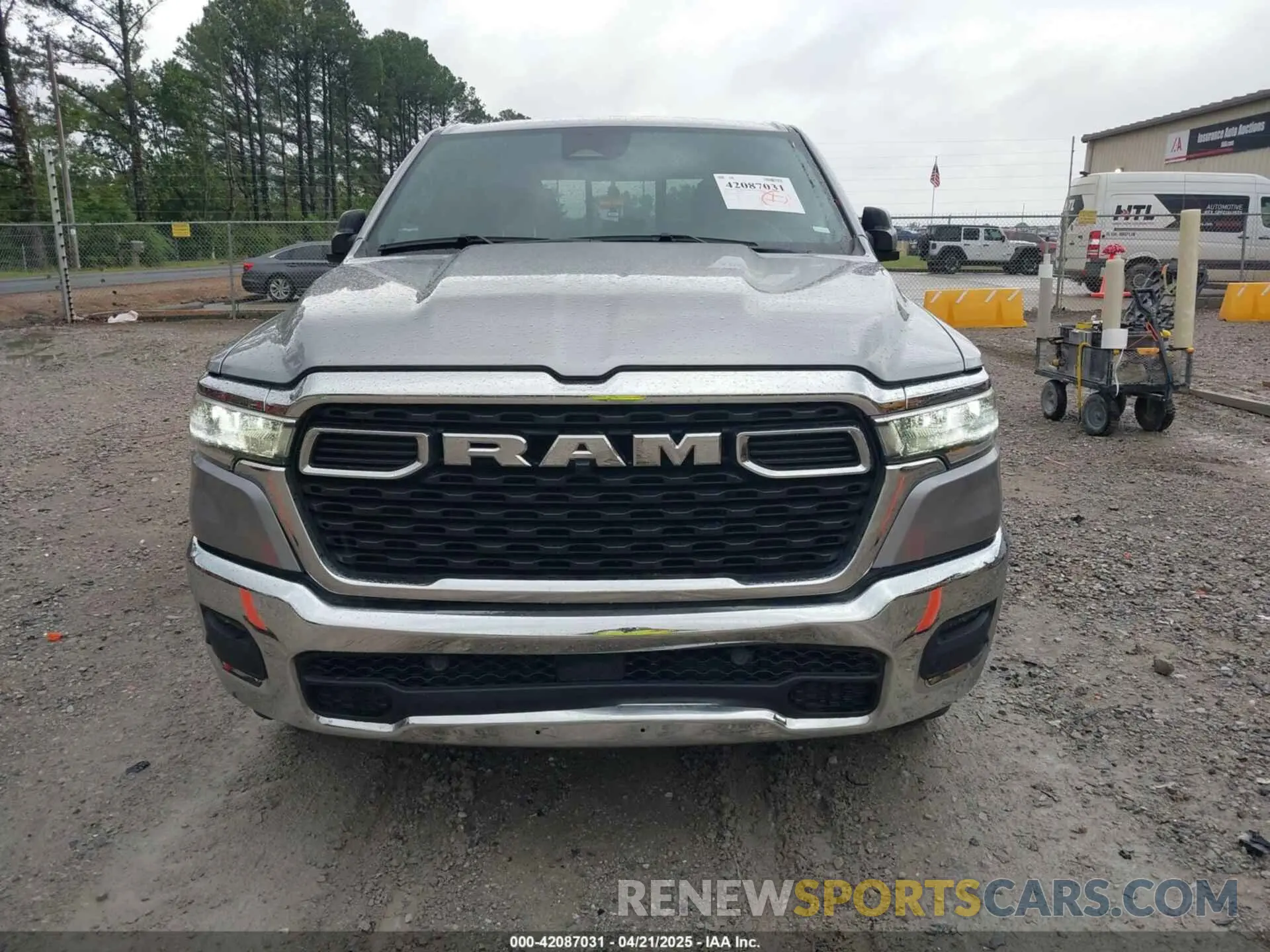 12 Фотография поврежденного автомобиля 1C6SRFFP3SN581030 RAM 1500 2025