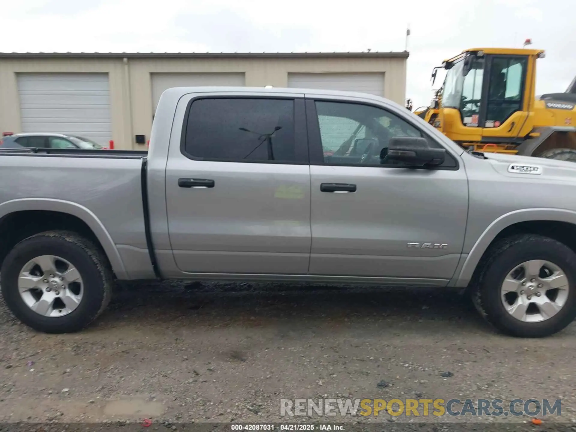 13 Фотография поврежденного автомобиля 1C6SRFFP3SN581030 RAM 1500 2025
