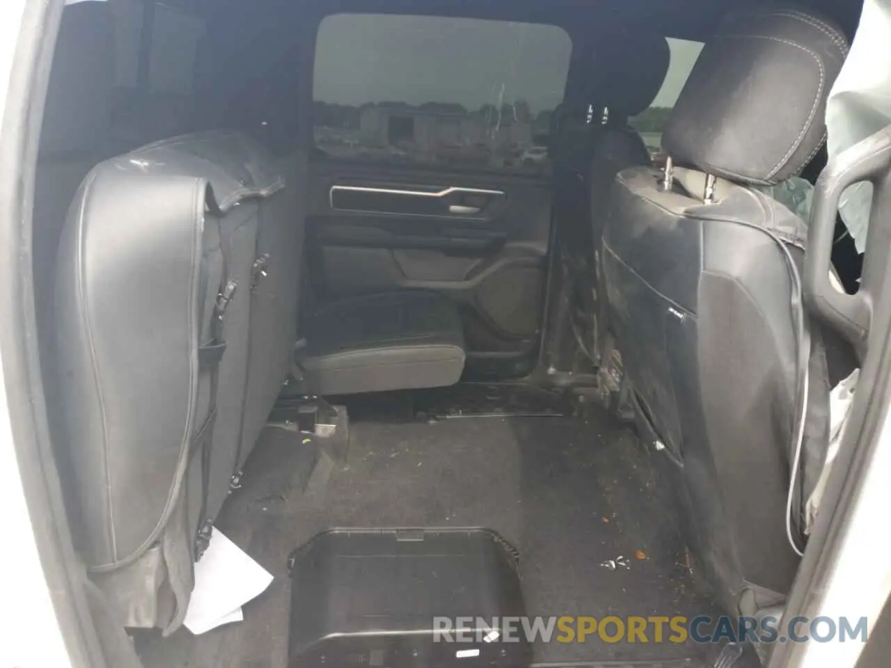 10 Photograph of a damaged car 1C6SRFFP9SN507904 RAM 1500 2025