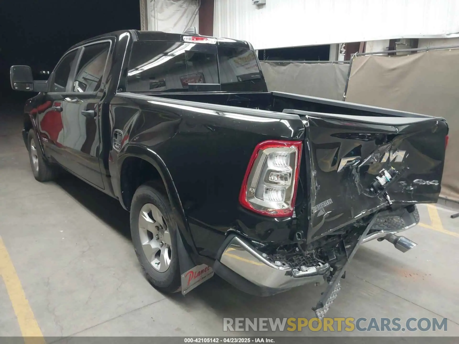 3 Photograph of a damaged car 1C6SRFFPXSN551670 RAM 1500 2025