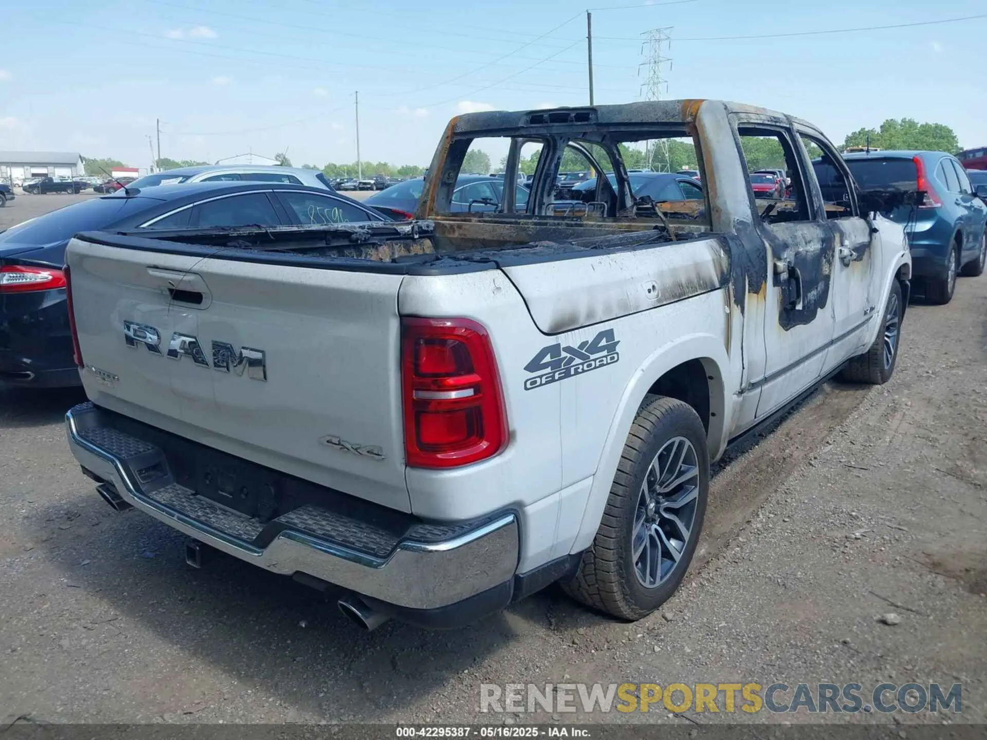 4 Photograph of a damaged car 1C6SRFHP5SN556000 RAM 1500 2025