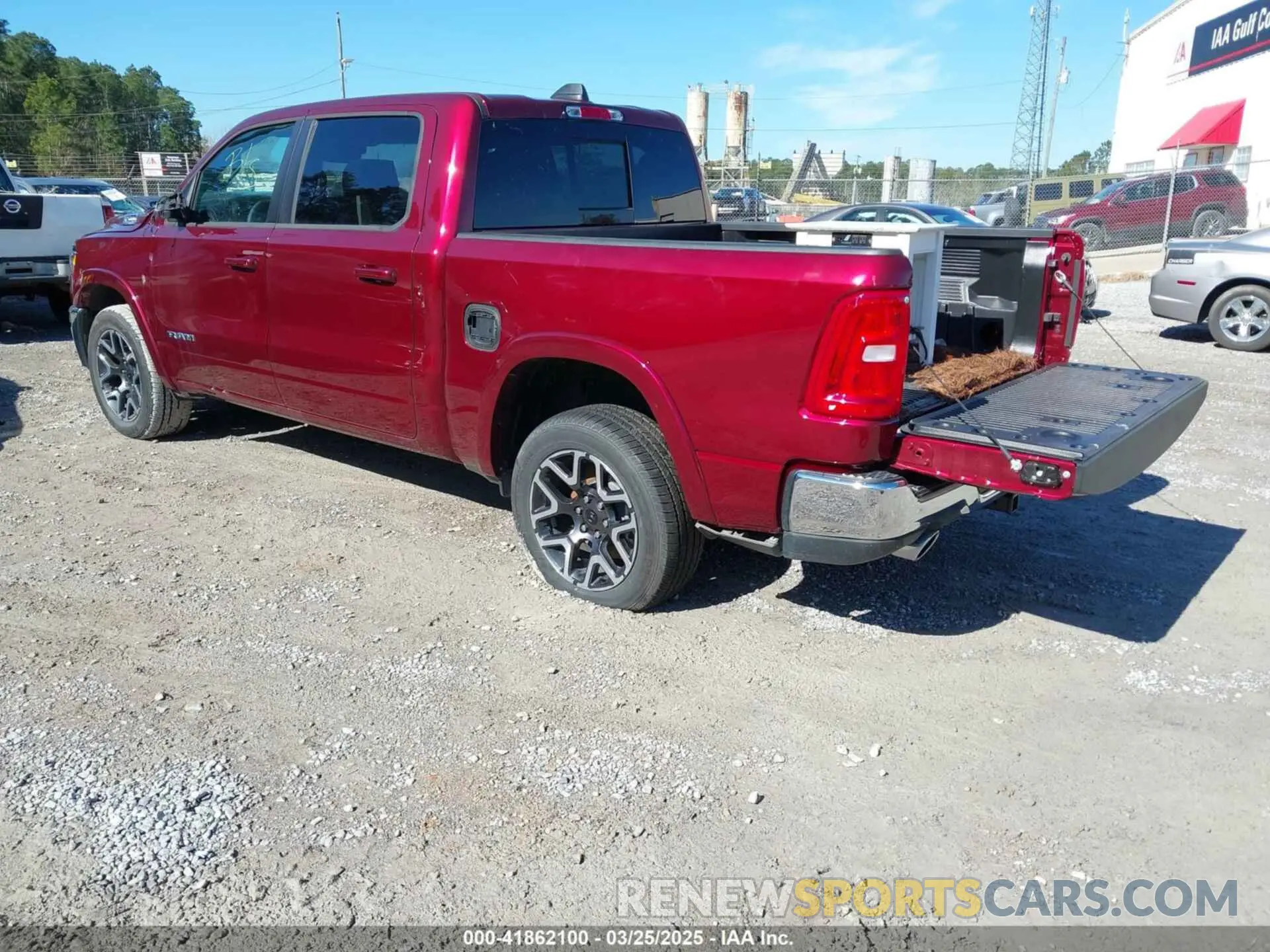 3 Photograph of a damaged car 1C6SRFJP2SN563237 RAM 1500 2025