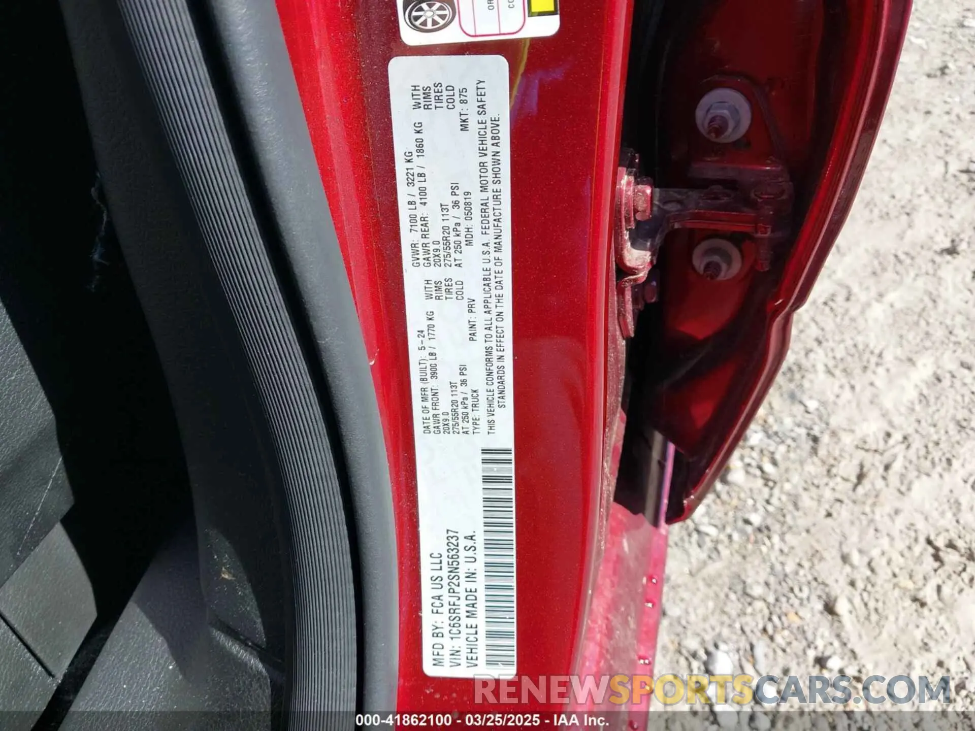 9 Photograph of a damaged car 1C6SRFJP2SN563237 RAM 1500 2025