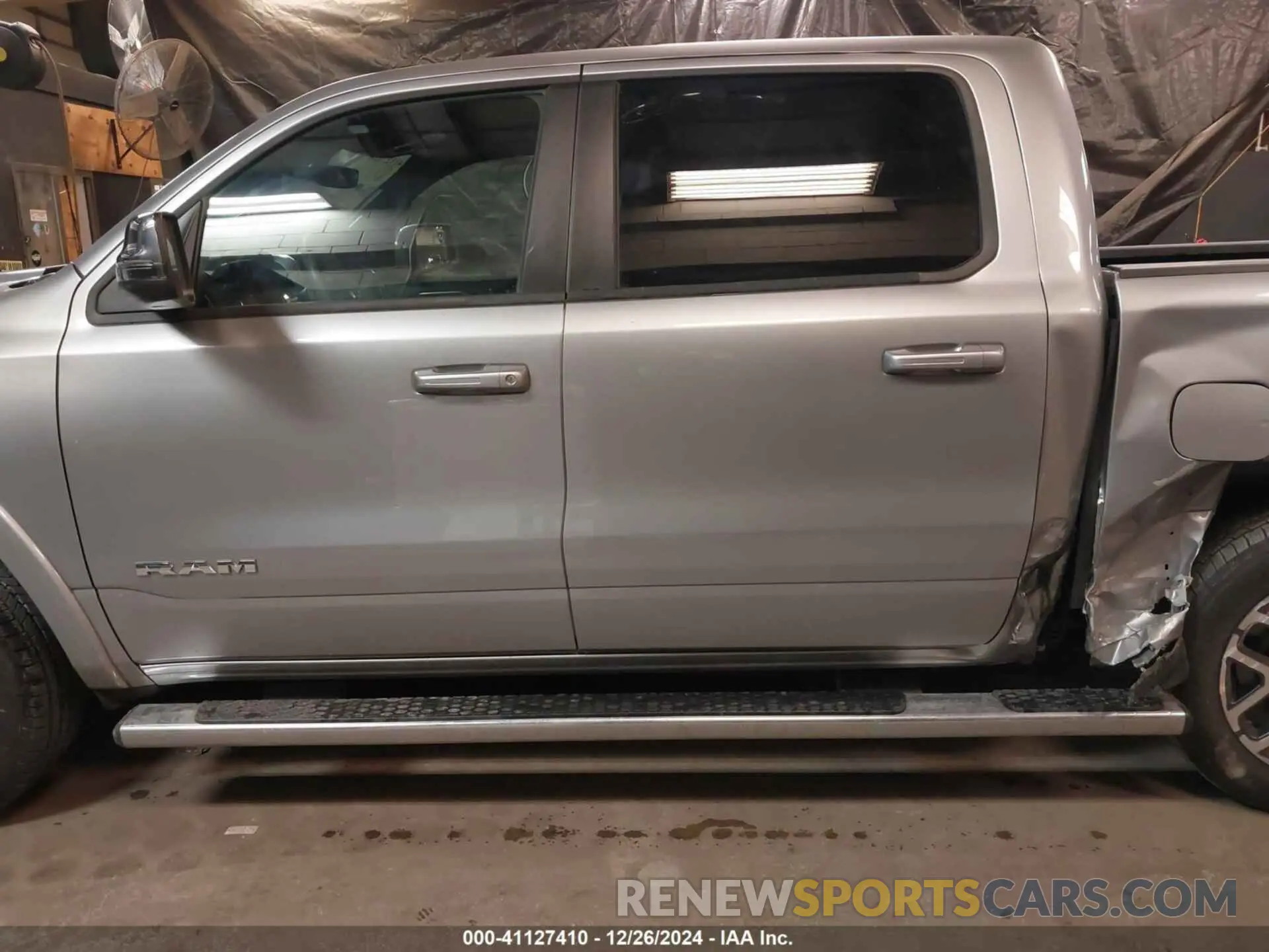 15 Photograph of a damaged car 1C6SRFJP6SN526269 RAM 1500 2025
