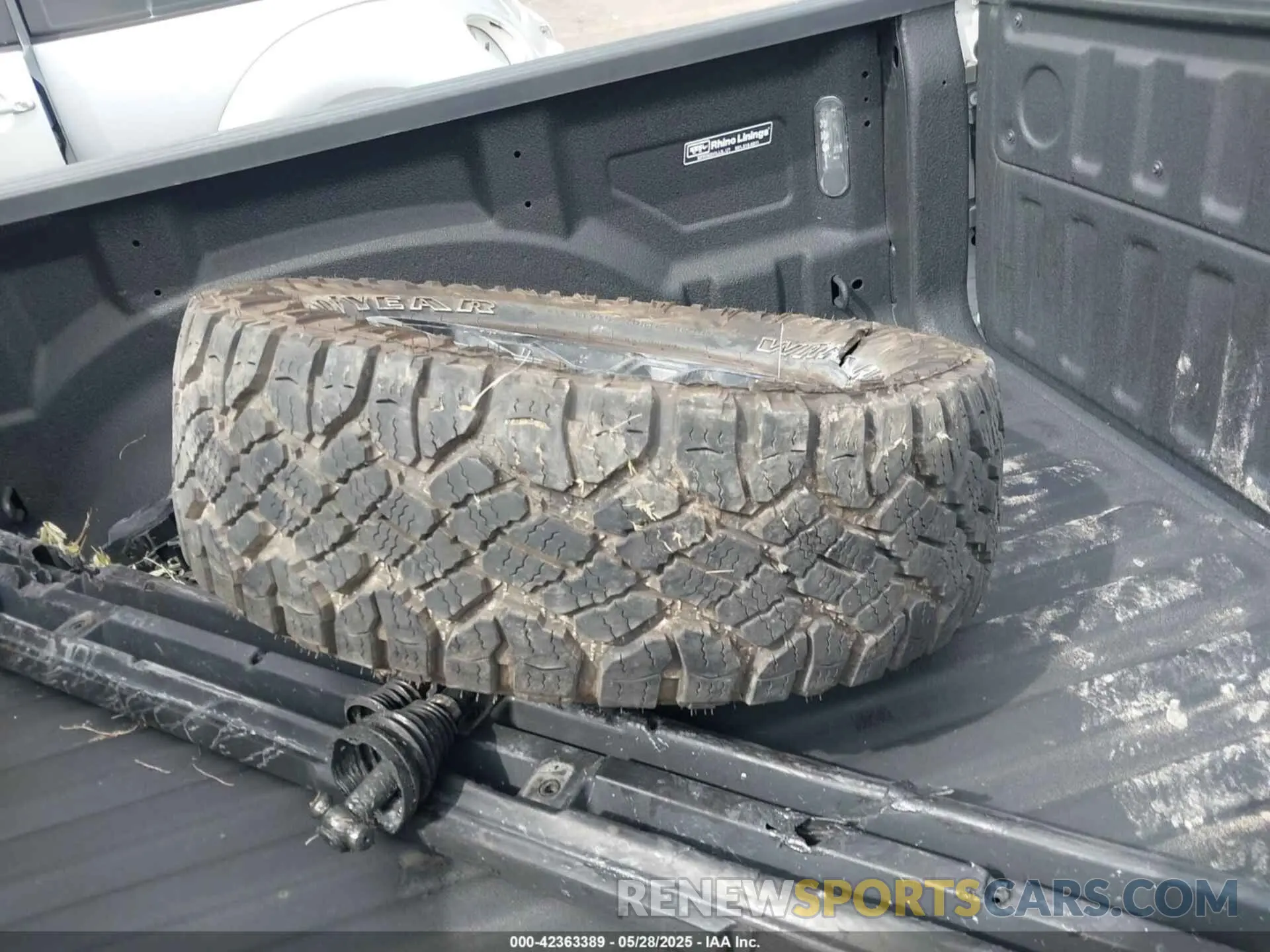 12 Фотография поврежденного автомобиля 1C6SRFLP9SN525209 RAM 1500 2025