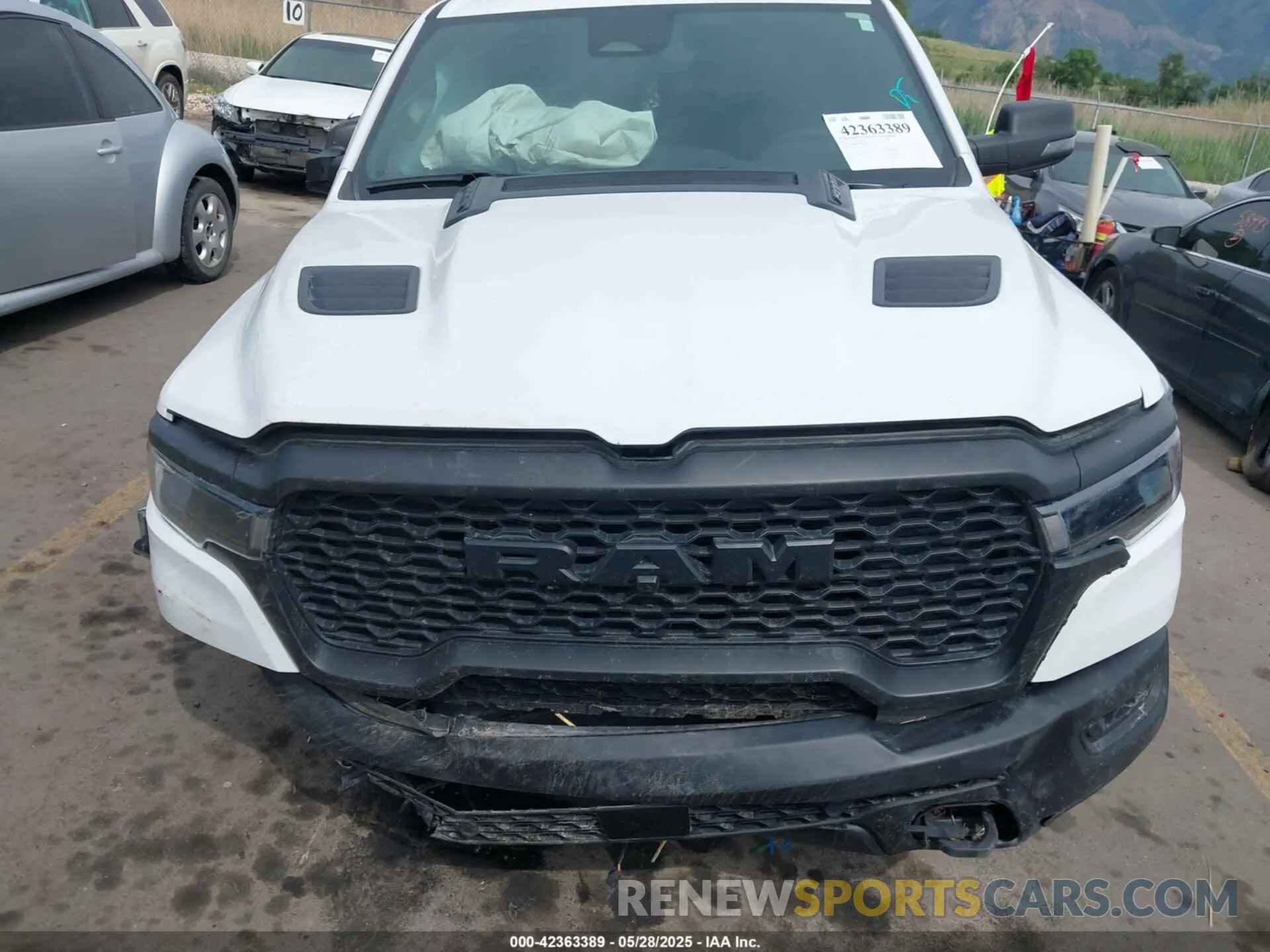 13 Фотография поврежденного автомобиля 1C6SRFLP9SN525209 RAM 1500 2025
