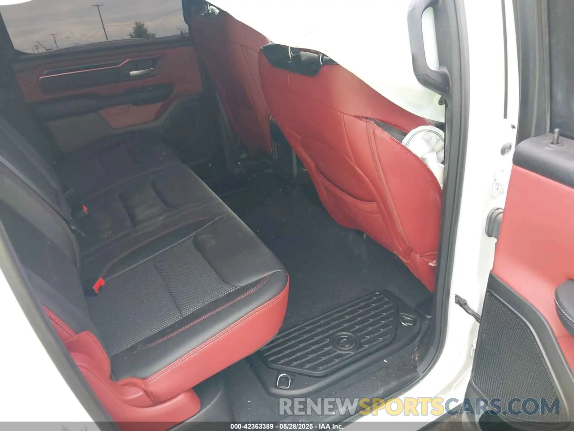 8 Фотография поврежденного автомобиля 1C6SRFLP9SN525209 RAM 1500 2025