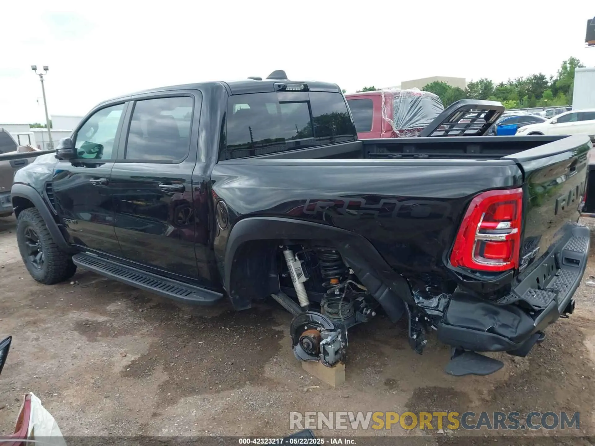 15 Photograph of a damaged car 1C6SRFUP7SN668299 RAM 1500 2025