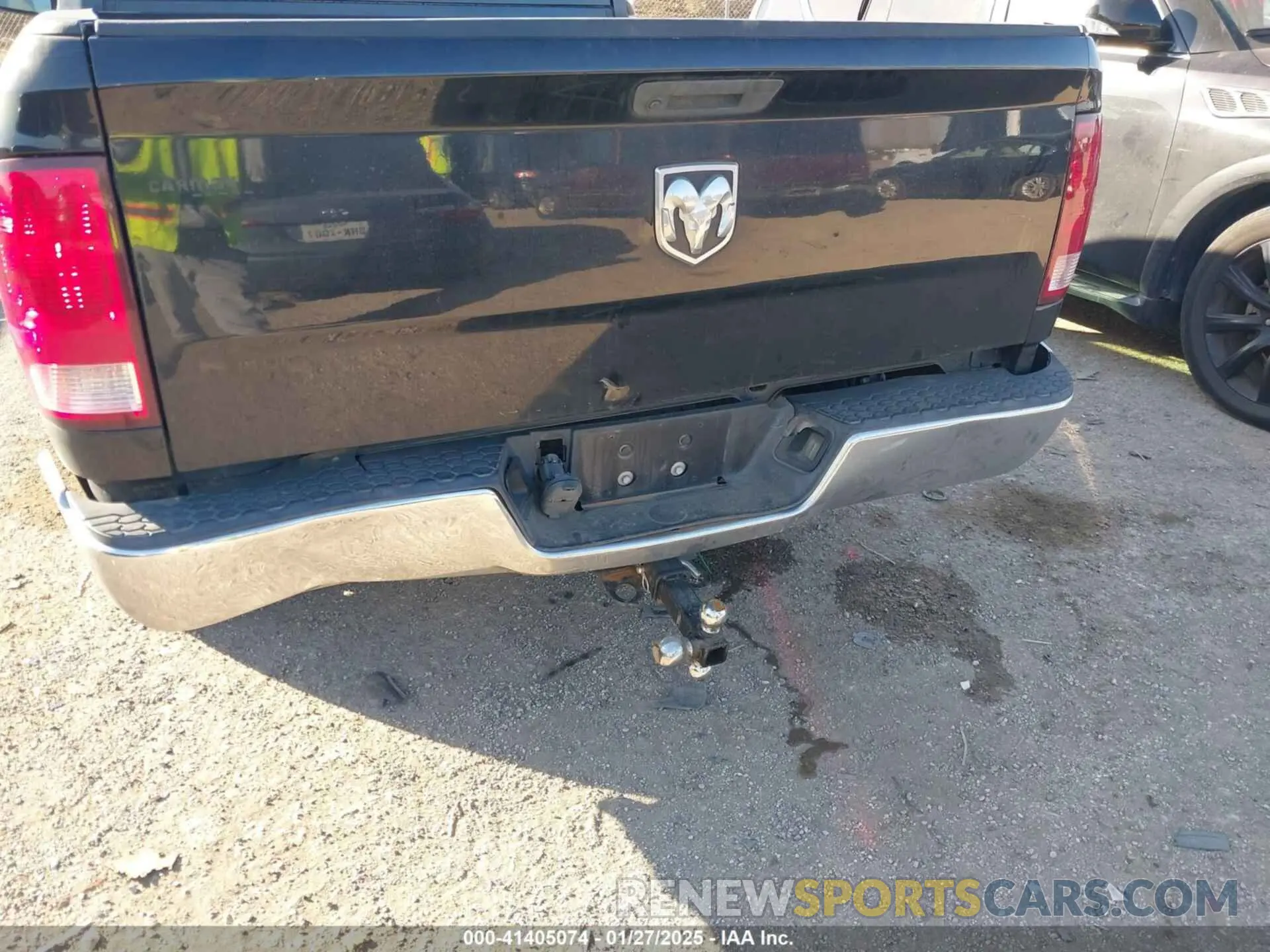 6 Photograph of a damaged car 1C6RR6FG0KS673793 RAM 1500 CLASSIC 2019
