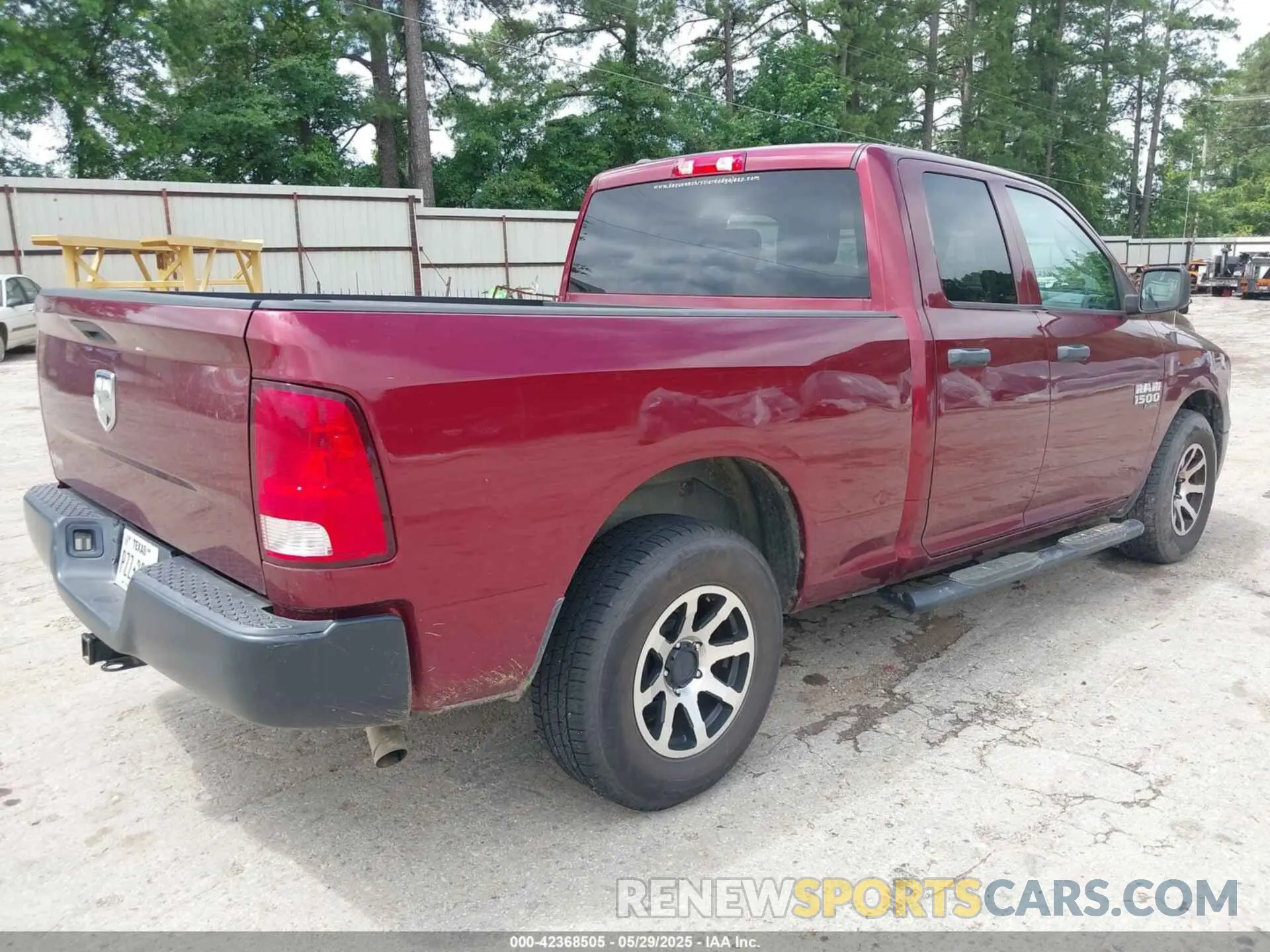 4 Фотография поврежденного автомобиля 1C6RR6FG2KS581343 RAM 1500 CLASSIC 2019