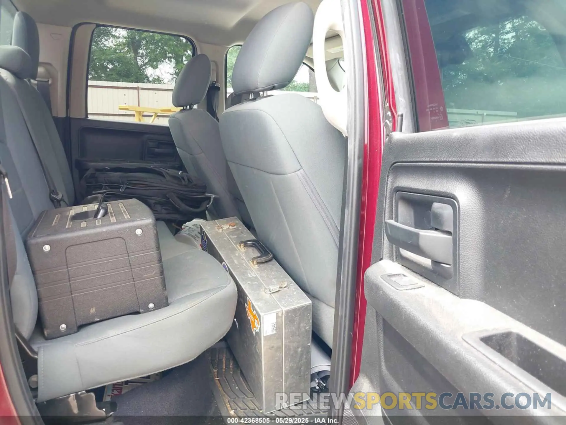 8 Фотография поврежденного автомобиля 1C6RR6FG2KS581343 RAM 1500 CLASSIC 2019