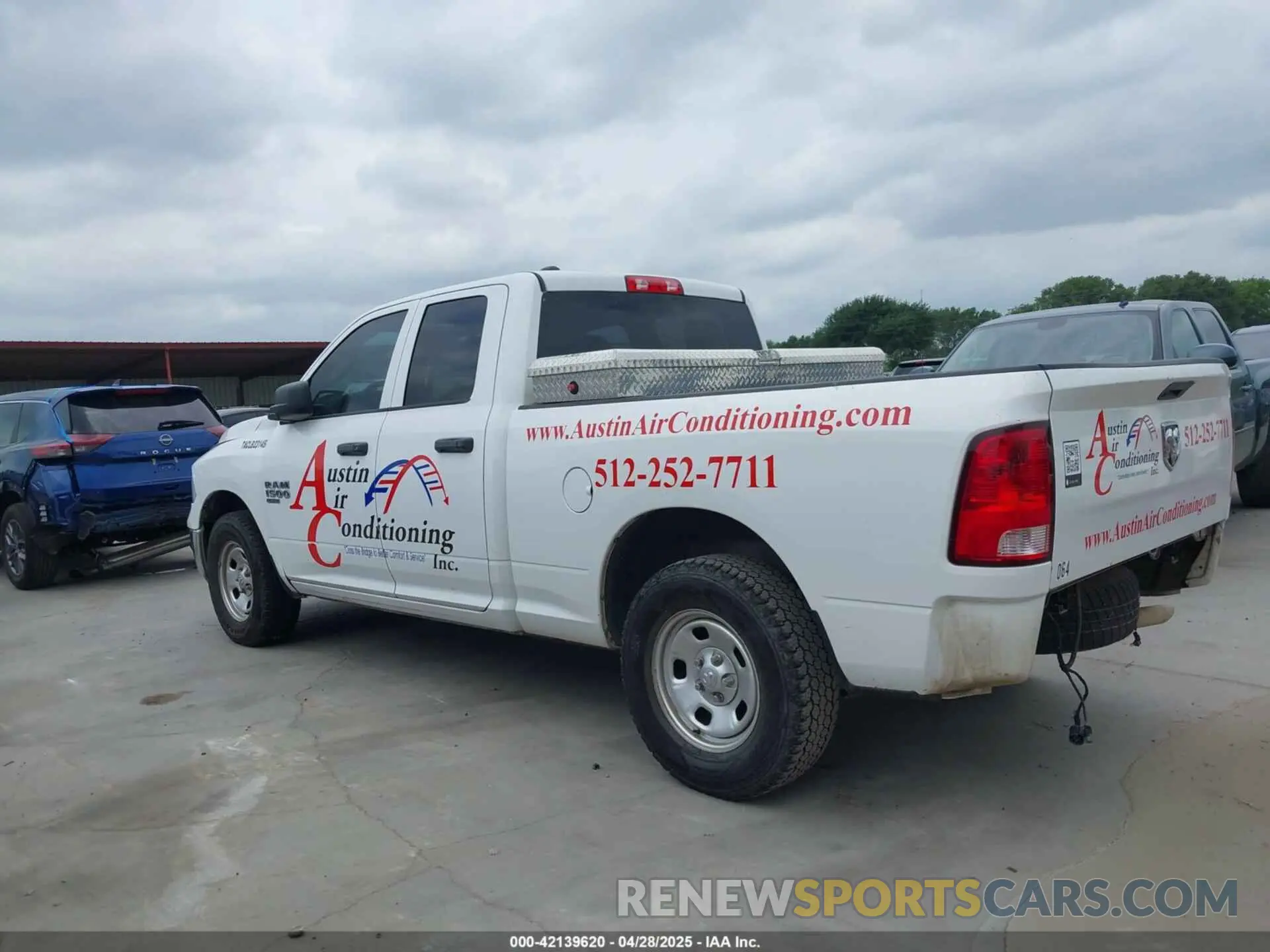 14 Photograph of a damaged car 1C6RR6FG2KS702064 RAM 1500 CLASSIC 2019