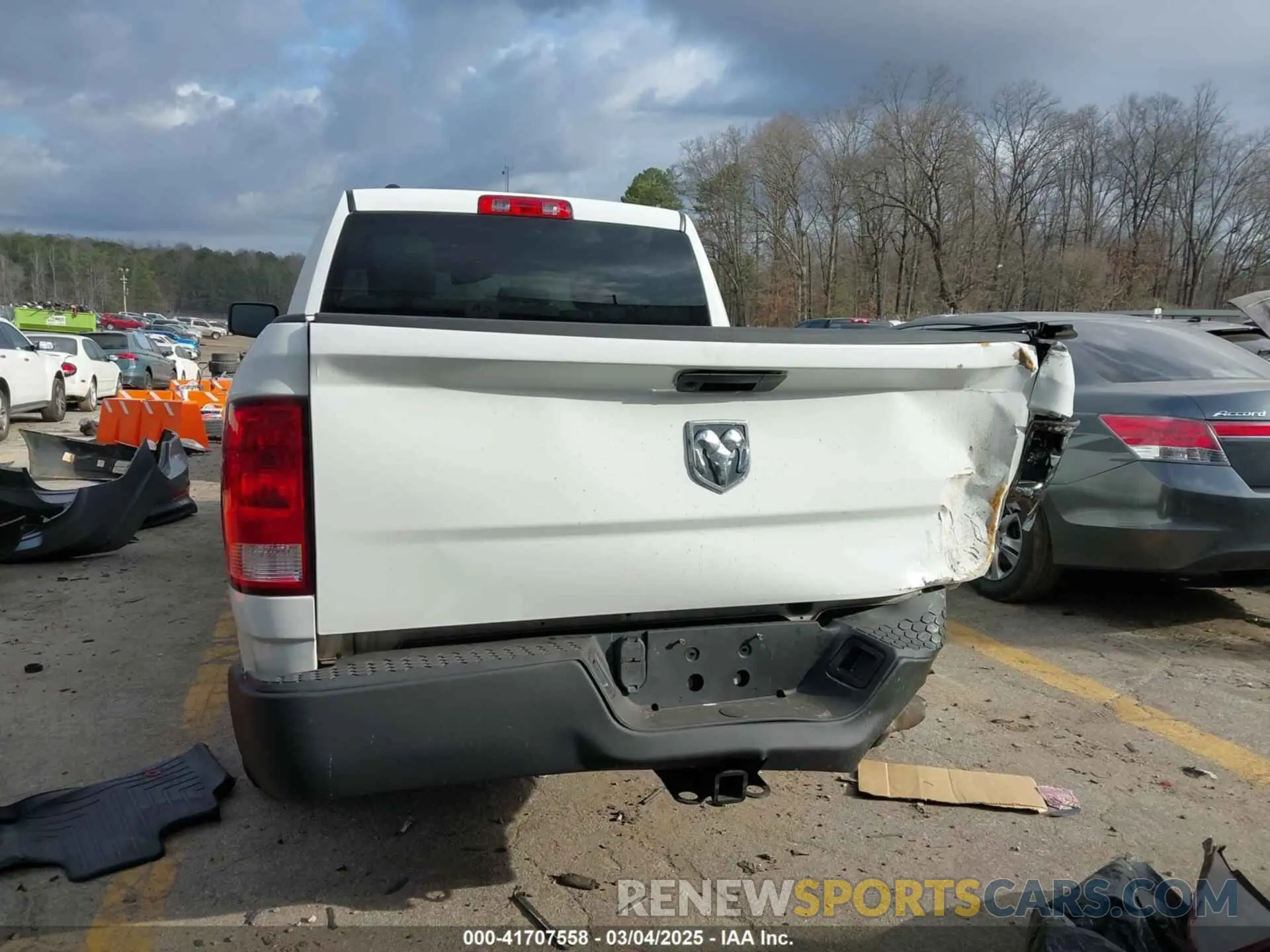 16 Photograph of a damaged car 1C6RR6FG4KS515764 RAM 1500 CLASSIC 2019