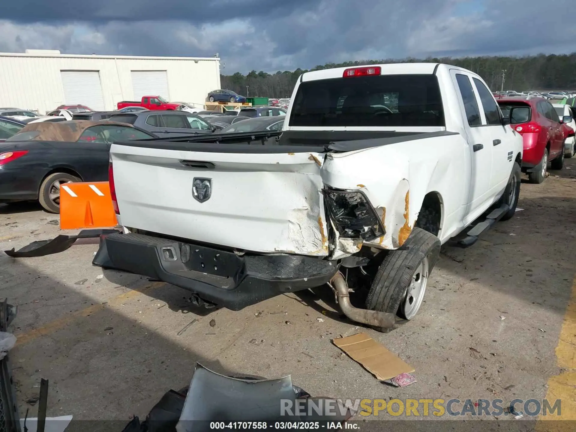 4 Photograph of a damaged car 1C6RR6FG4KS515764 RAM 1500 CLASSIC 2019