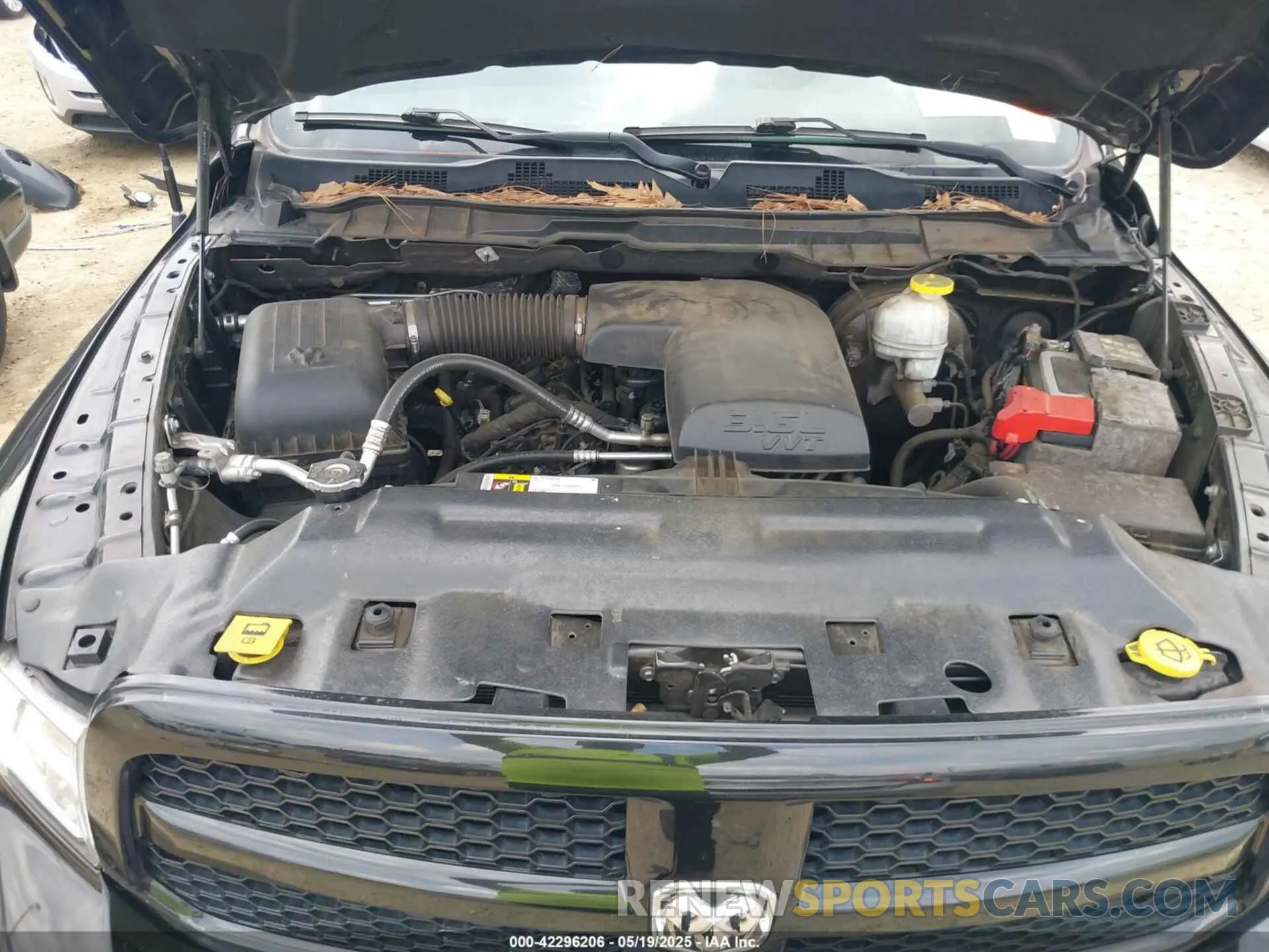 10 Photograph of a damaged car 1C6RR6FG5KS528684 RAM 1500 CLASSIC 2019