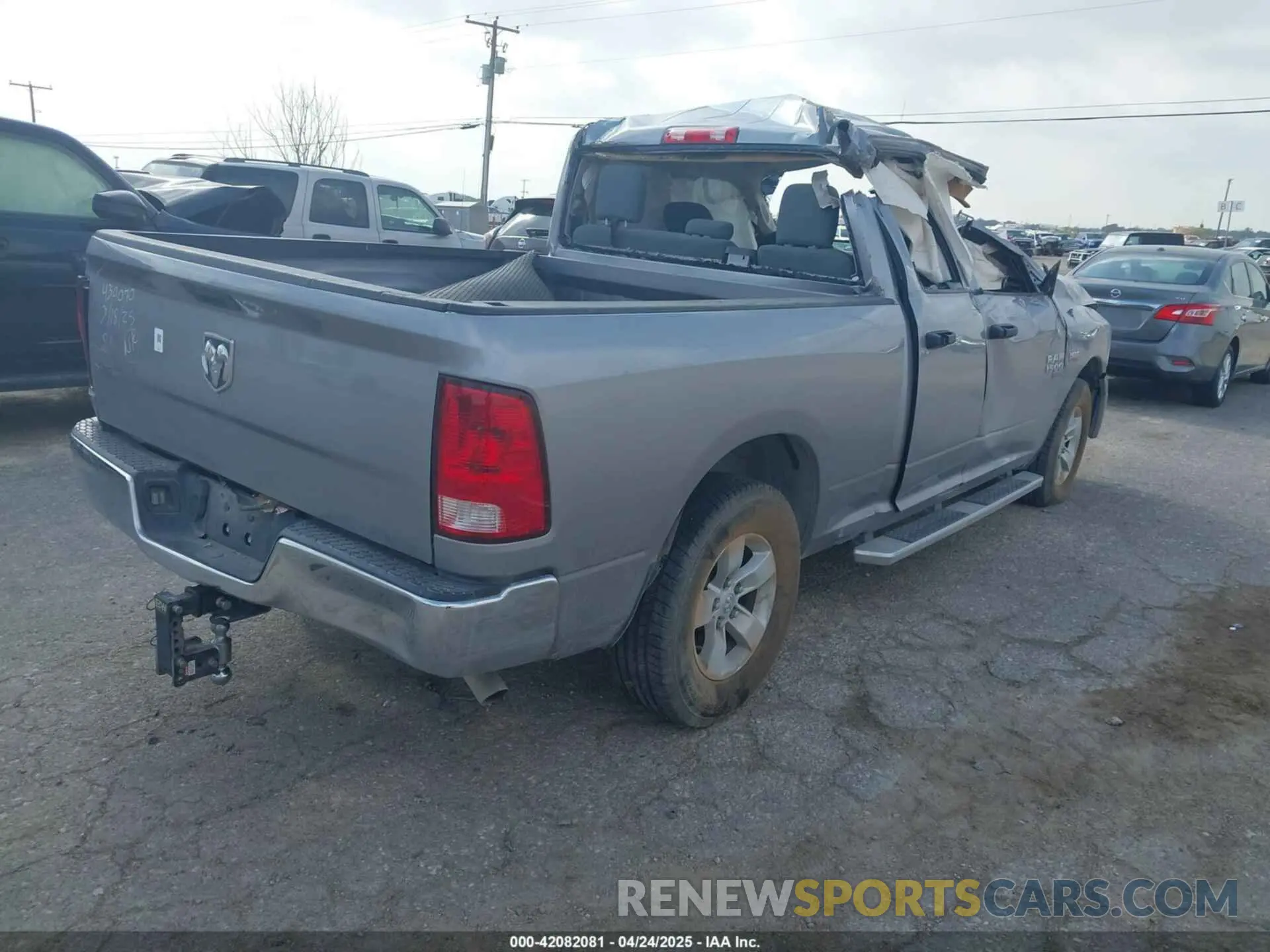 4 Photograph of a damaged car 1C6RR6FT0KS723363 RAM 1500 CLASSIC 2019