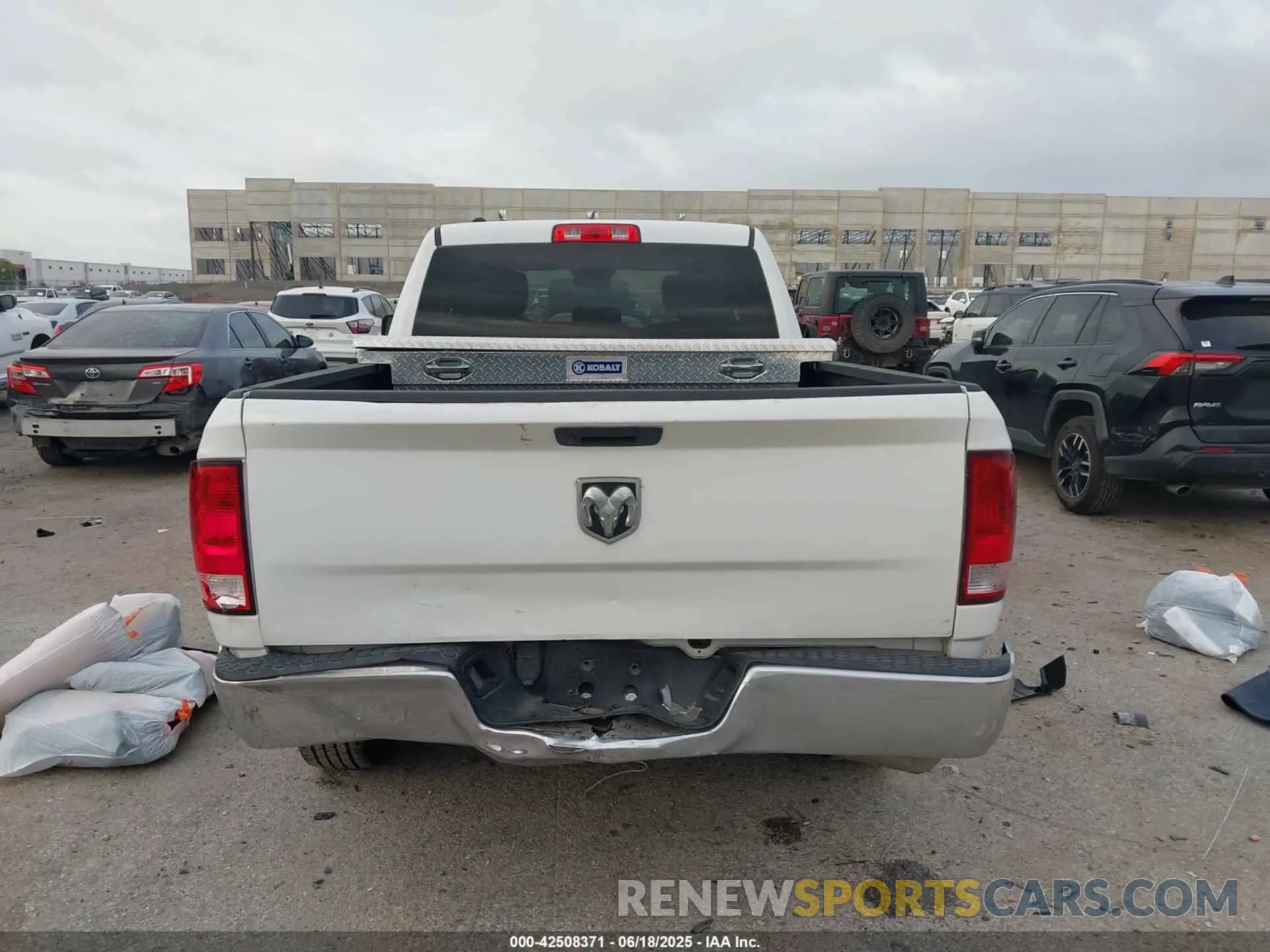 16 Photograph of a damaged car 1C6RR6FT1KS540120 RAM 1500 CLASSIC 2019