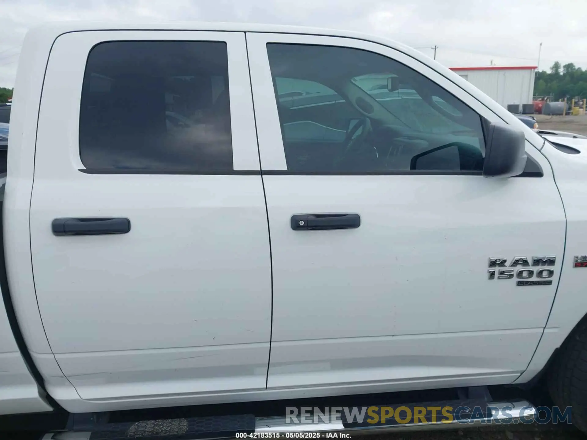 13 Photograph of a damaged car 1C6RR6FT5KS622433 RAM 1500 CLASSIC 2019