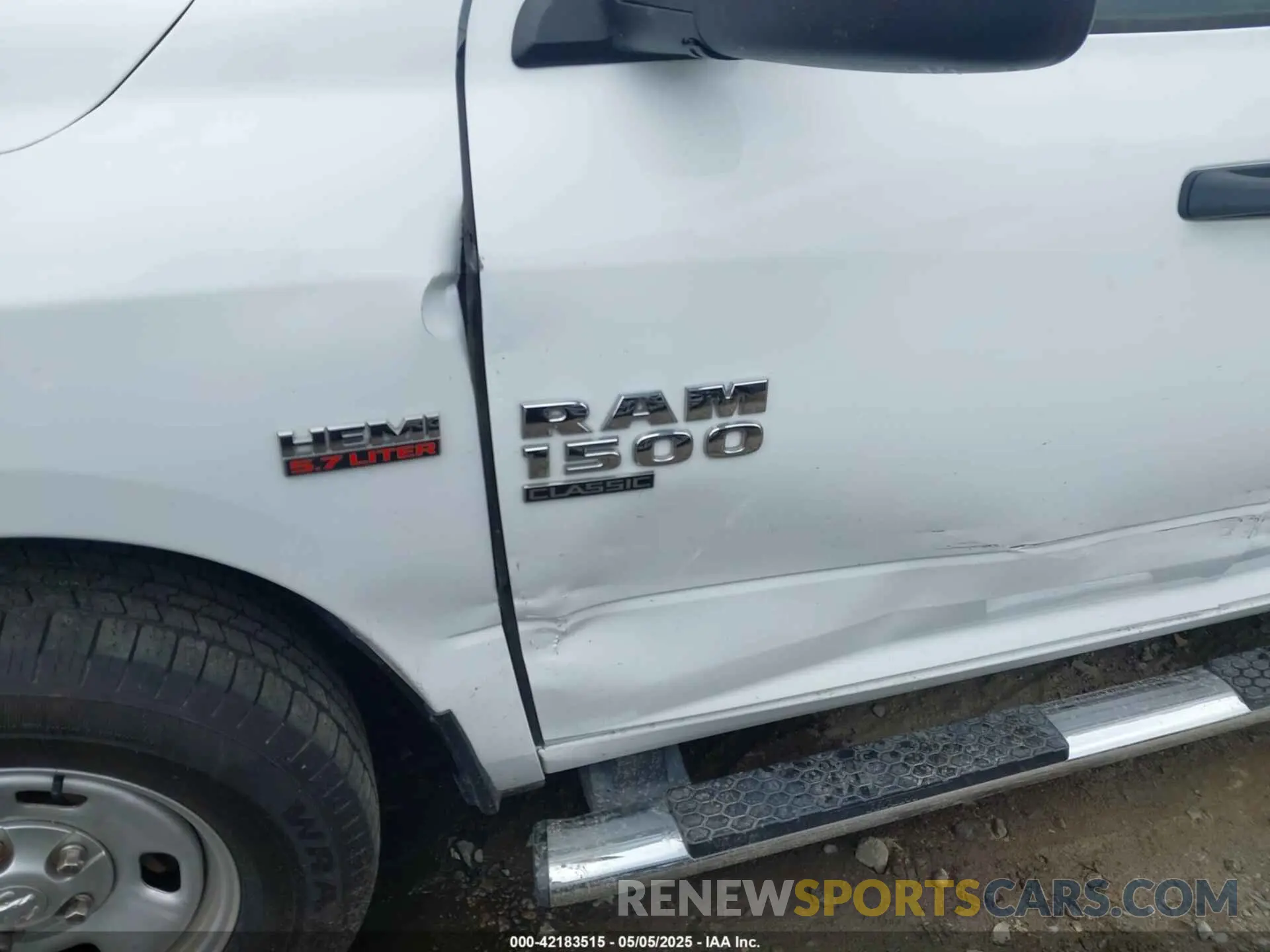 6 Photograph of a damaged car 1C6RR6FT5KS622433 RAM 1500 CLASSIC 2019