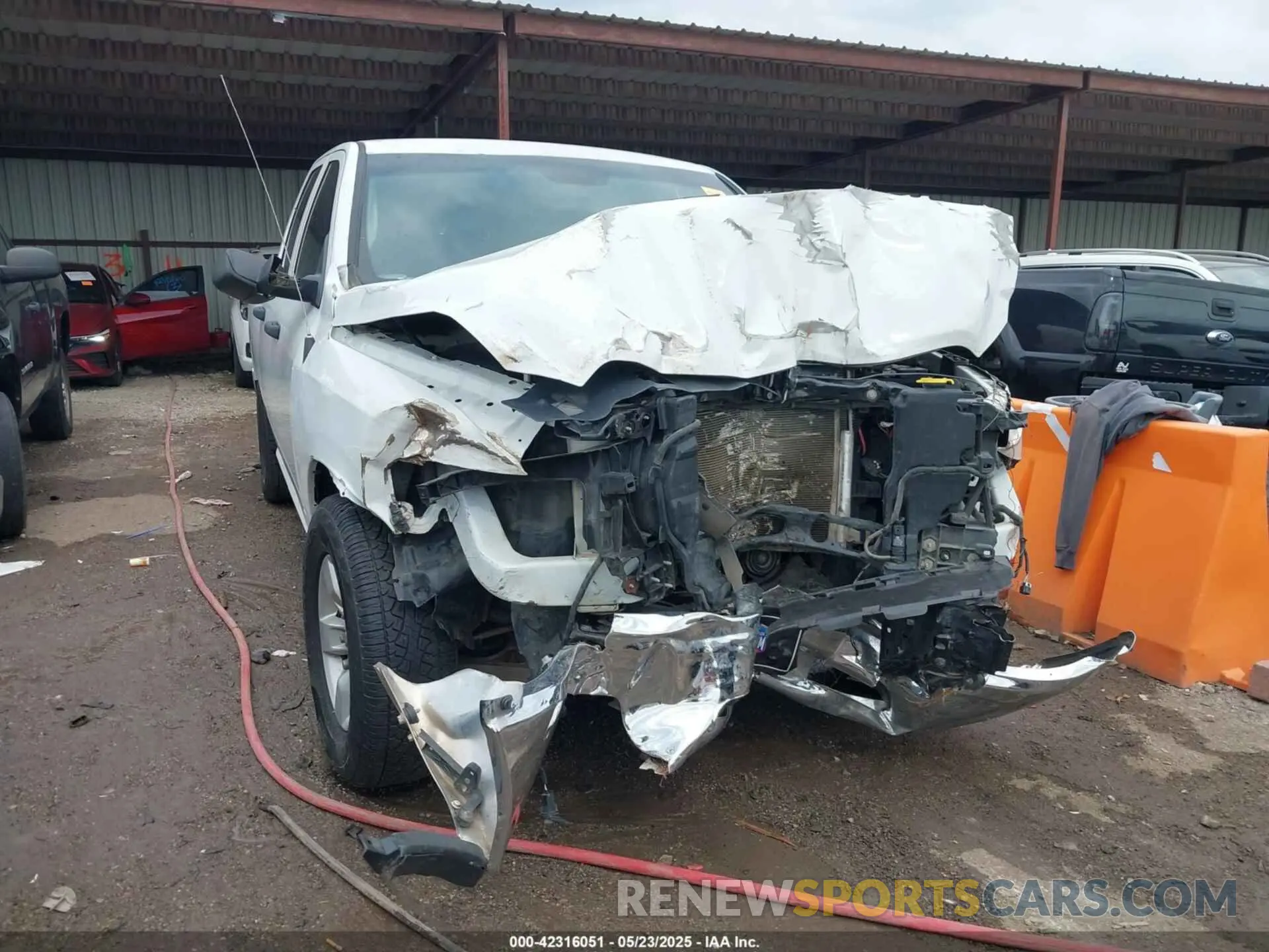 1 Фотография поврежденного автомобиля 1C6RR6FT7KS552546 RAM 1500 CLASSIC 2019