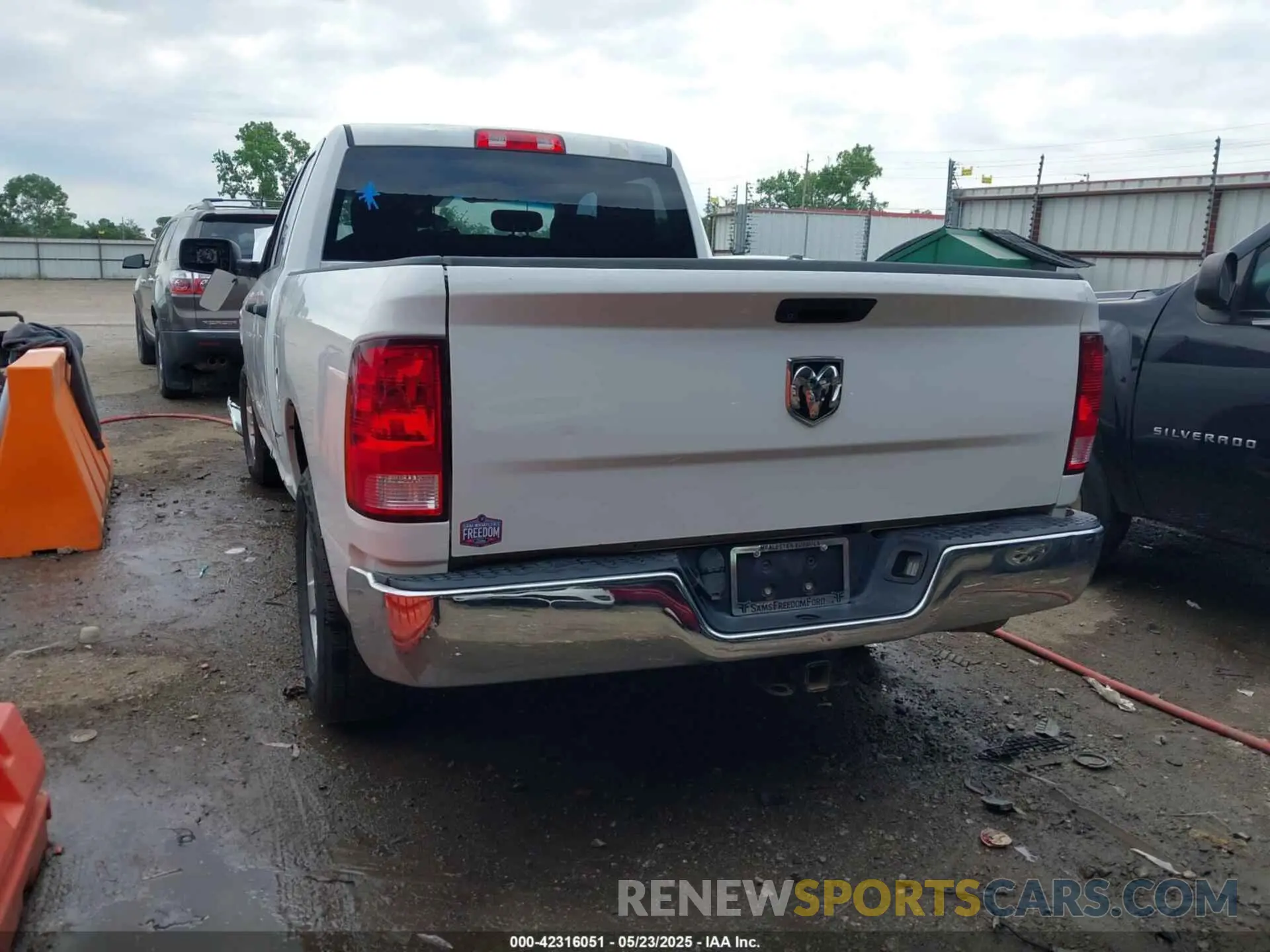 3 Фотография поврежденного автомобиля 1C6RR6FT7KS552546 RAM 1500 CLASSIC 2019
