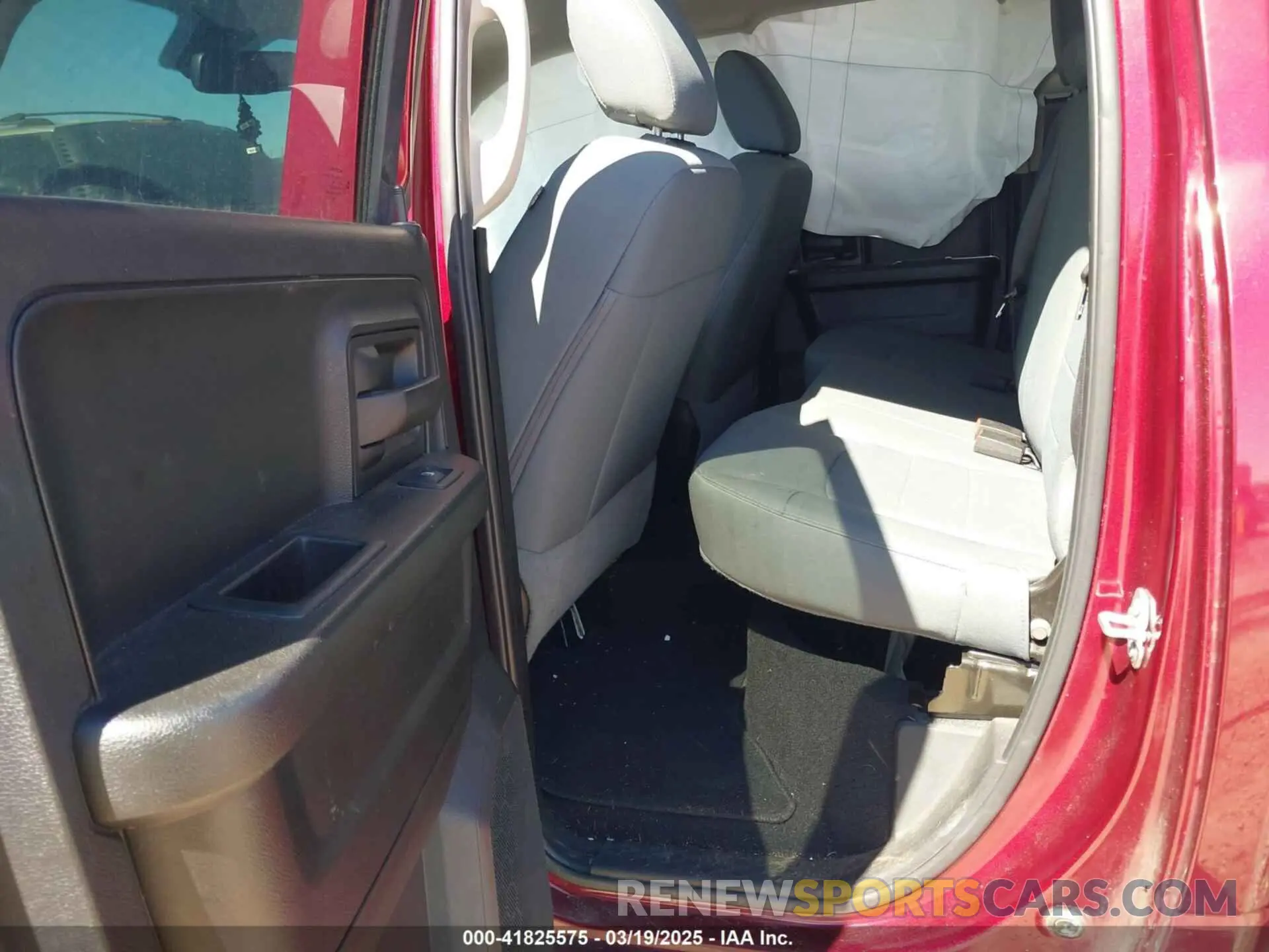 8 Photograph of a damaged car 1C6RR6FT8KS704222 RAM 1500 CLASSIC 2019