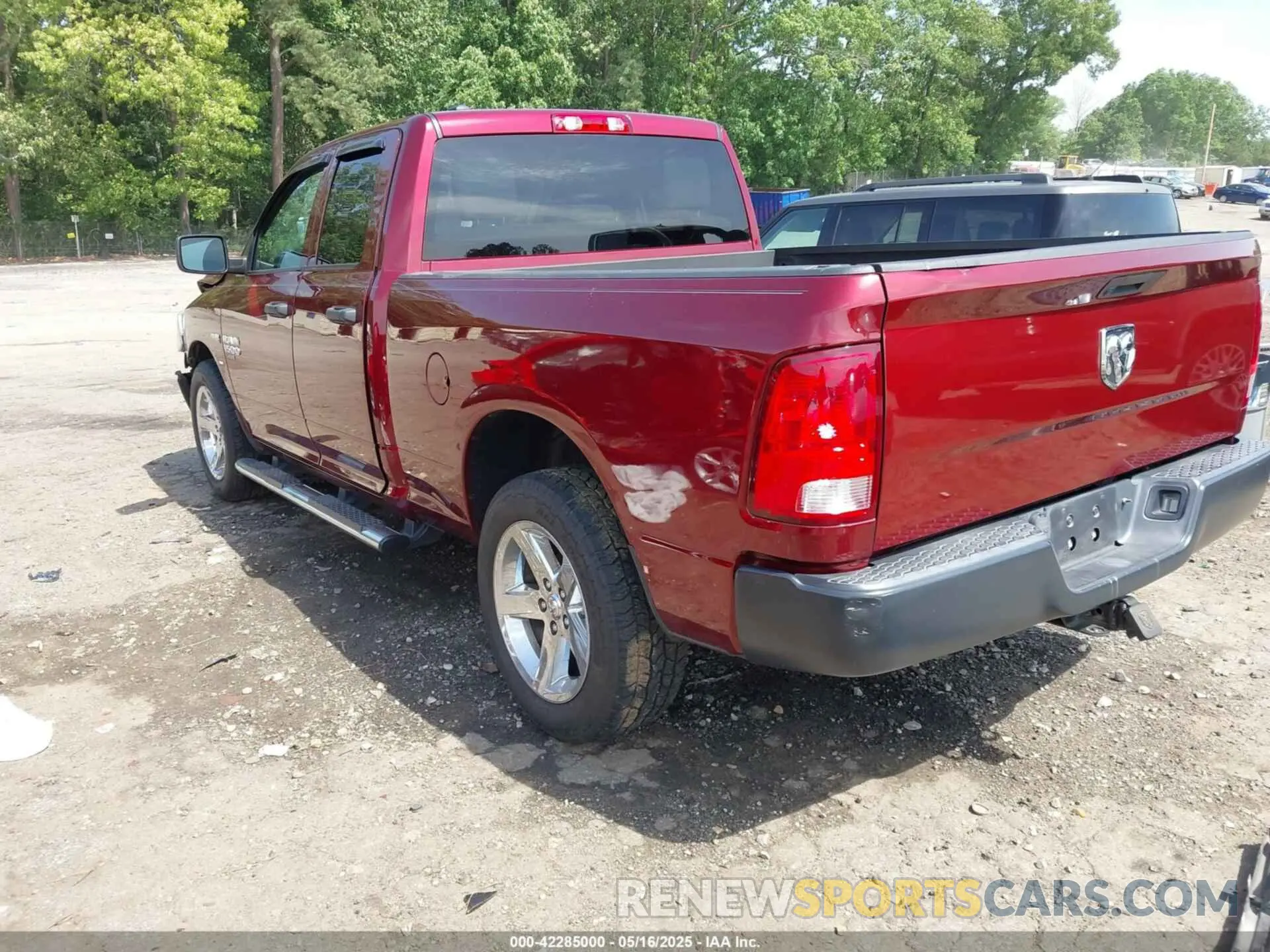 3 Photograph of a damaged car 1C6RR6FTXKS699962 RAM 1500 CLASSIC 2019