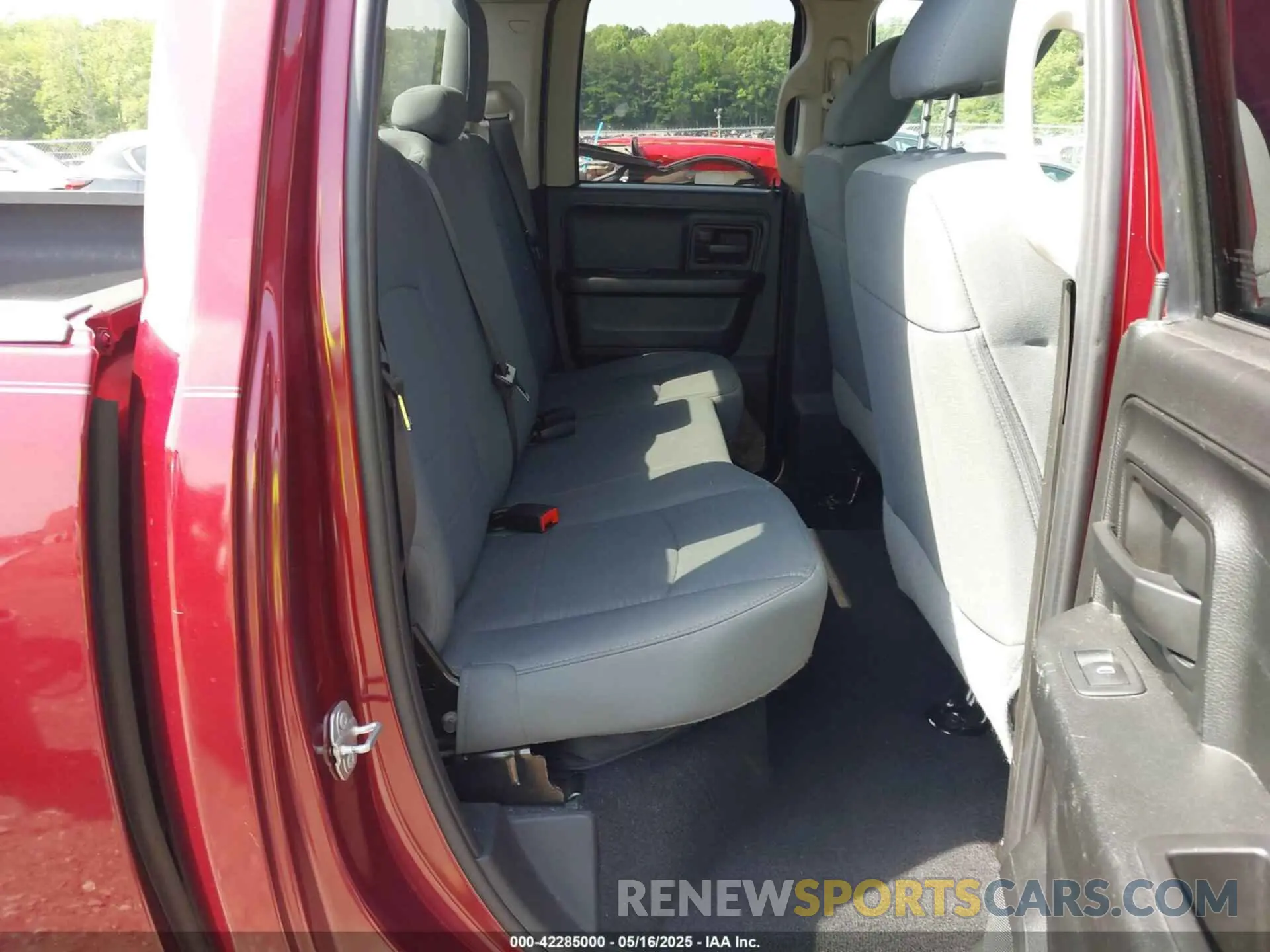 8 Photograph of a damaged car 1C6RR6FTXKS699962 RAM 1500 CLASSIC 2019