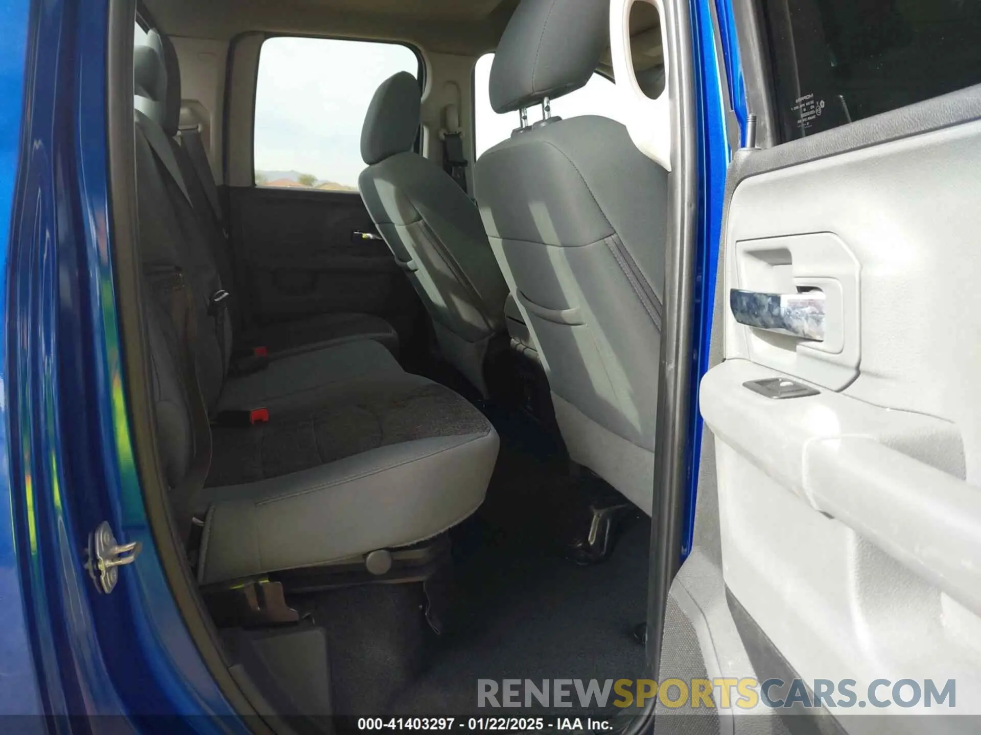 8 Photograph of a damaged car 1C6RR6GG2KS695034 RAM 1500 CLASSIC 2019