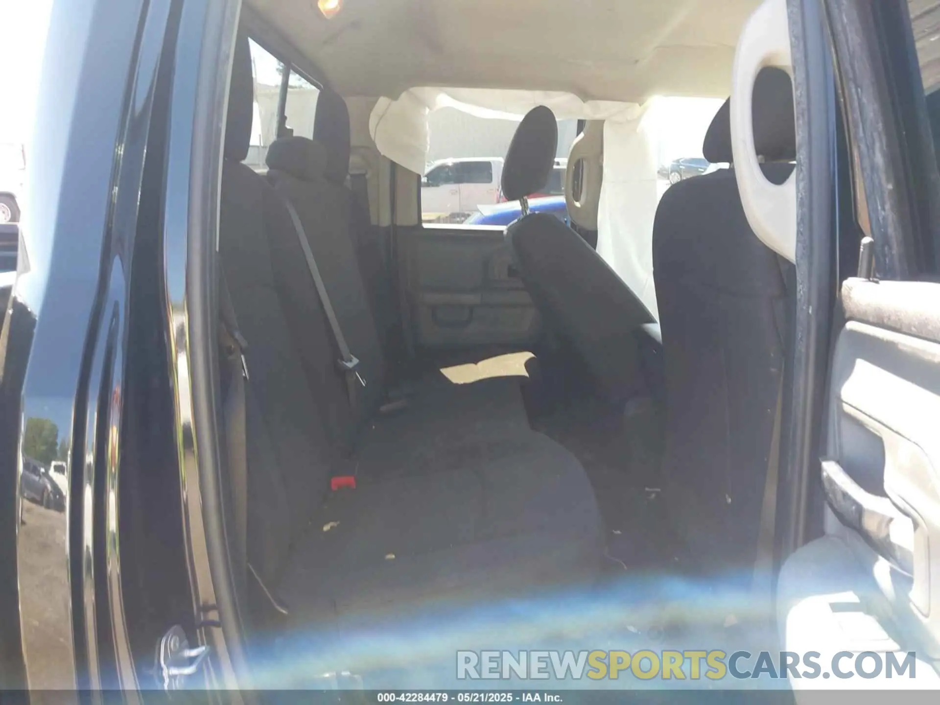 8 Фотография поврежденного автомобиля 1C6RR6GTXKS732022 RAM 1500 CLASSIC 2019