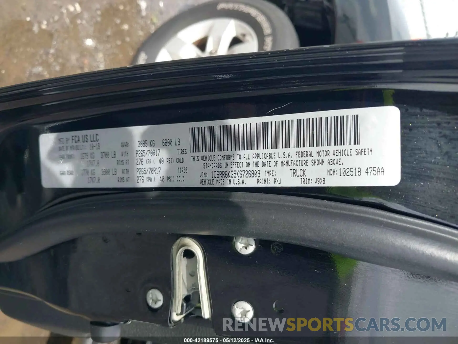 9 Photograph of a damaged car 1C6RR6KG5KS726803 RAM 1500 CLASSIC 2019