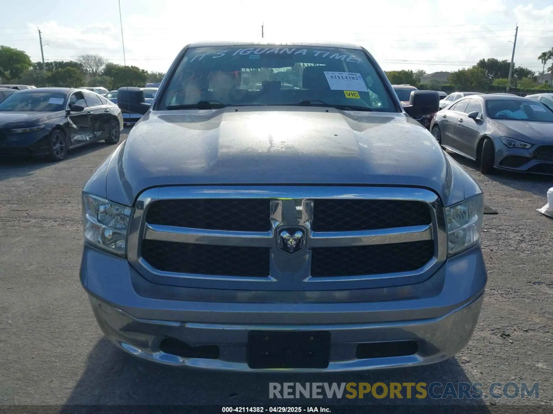 12 Photograph of a damaged car 1C6RR6KT1KS746771 RAM 1500 CLASSIC 2019