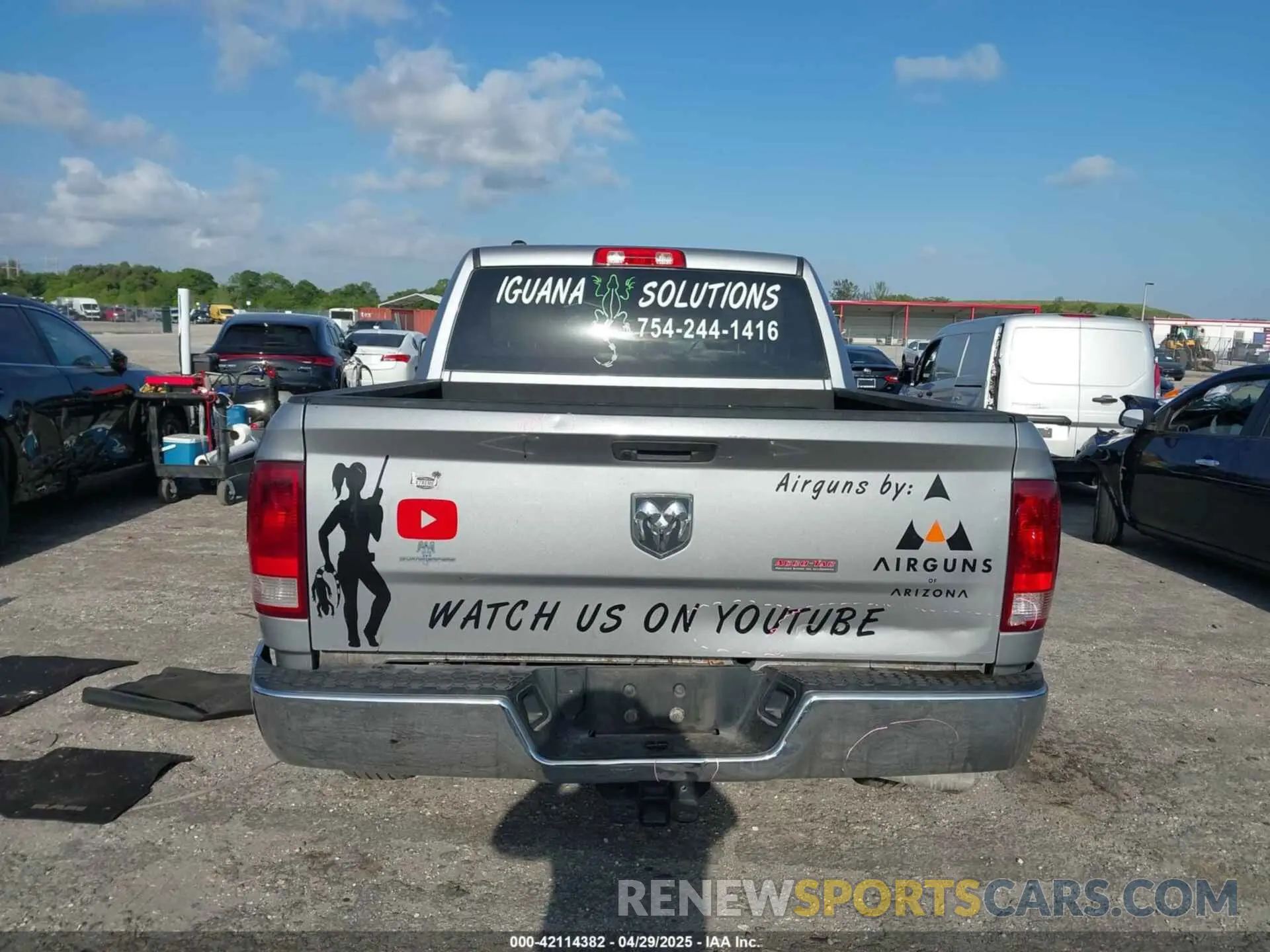 16 Photograph of a damaged car 1C6RR6KT1KS746771 RAM 1500 CLASSIC 2019